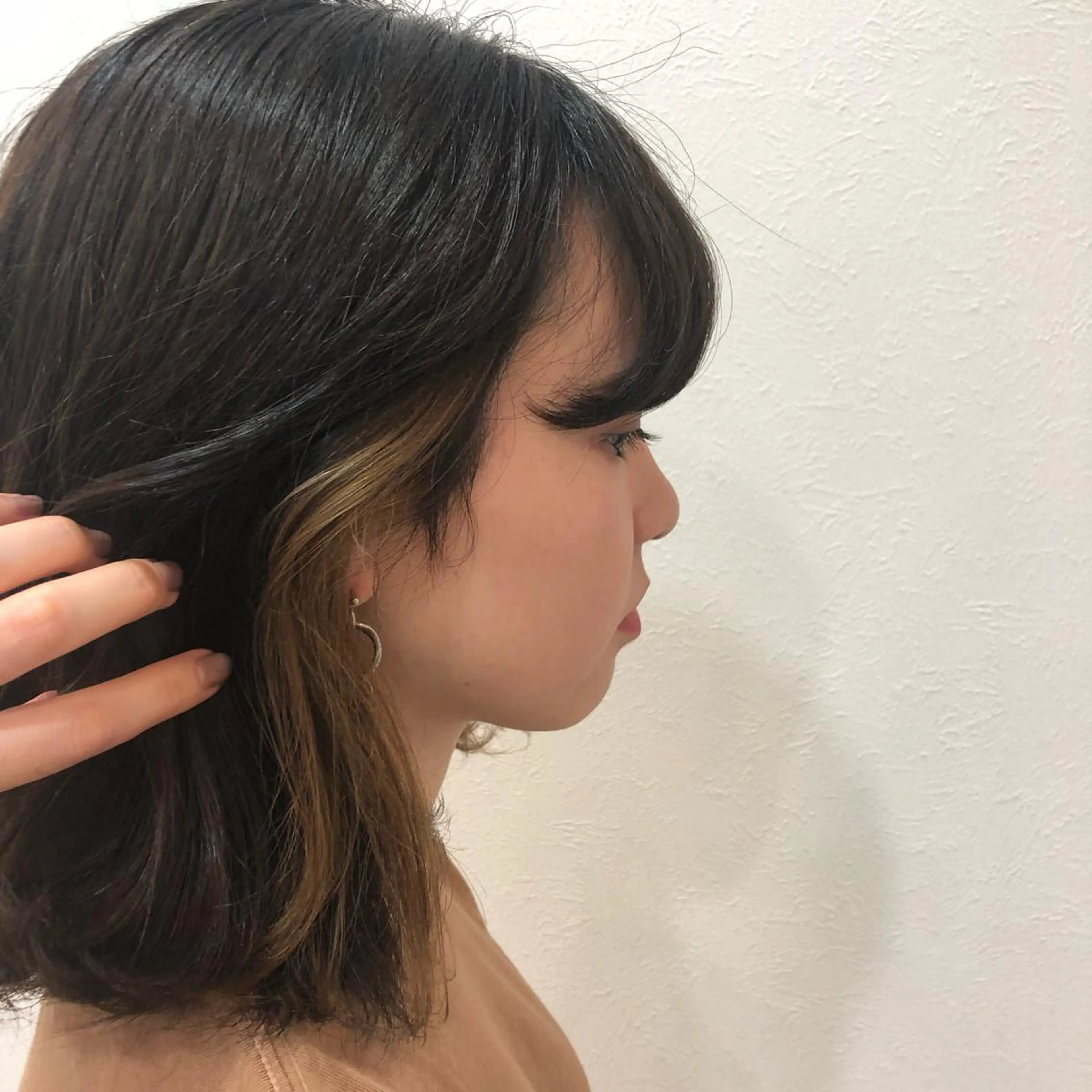 ミディアム カラー パーマ ヘアアレンジ イヤリングカラー パーマスタイル🔅 sayacaのヘアスタイル