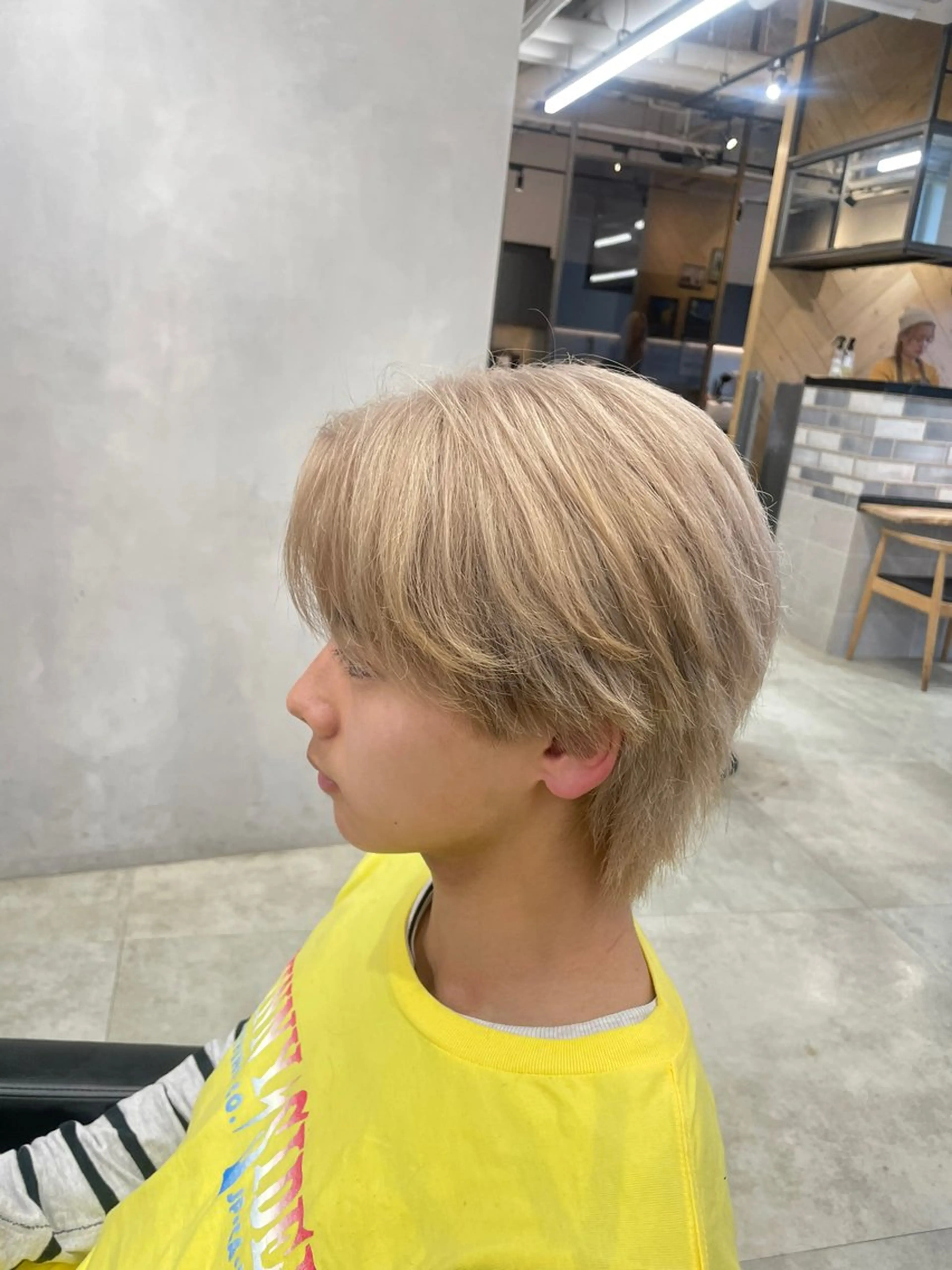 ショート カラー メンズ メンズブリーチ ベージュカラー ブリーチ ミルクティーベージュ カット ヘアカラー メンズ特化🔥 金子直斗のヘアスタイル