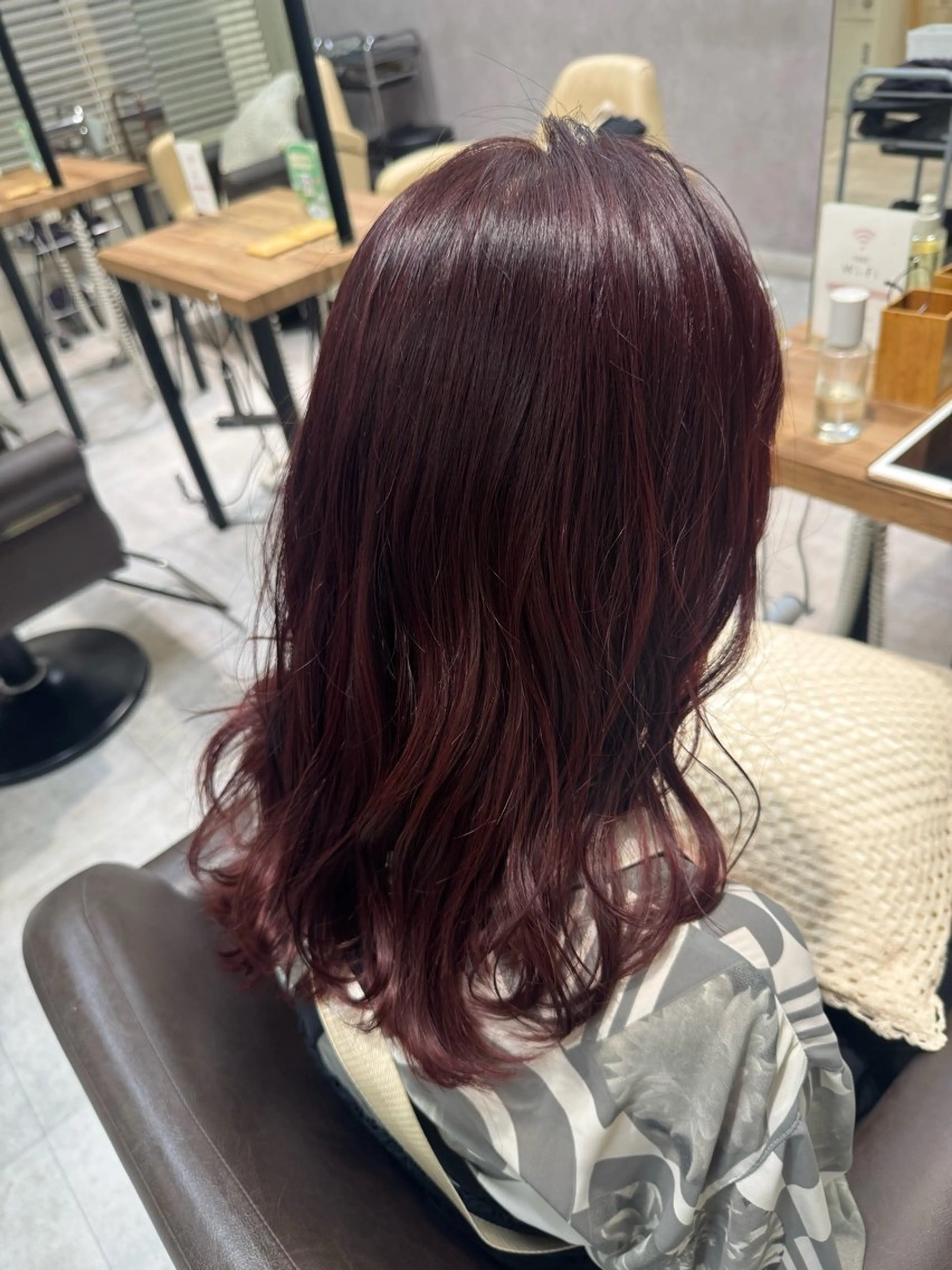 カラー ブリーチ ブリーチなしカラー レッドカラー 🫧毛先カット 🫧山中沙希のヘアスタイル