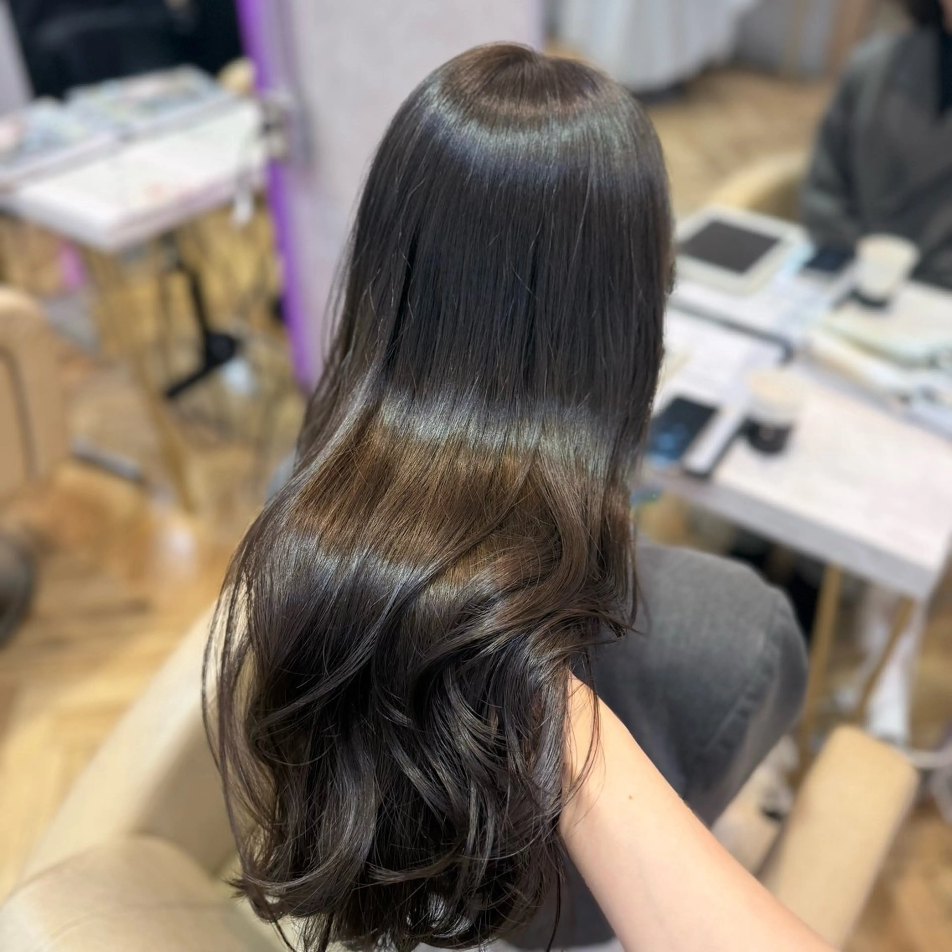 ロング 顔周りカット 韓国風ヘア カット ヘアカラー トリートメント 韓国ヘア/艶髪/ 透明感カラー/つぐみのヘアスタイル