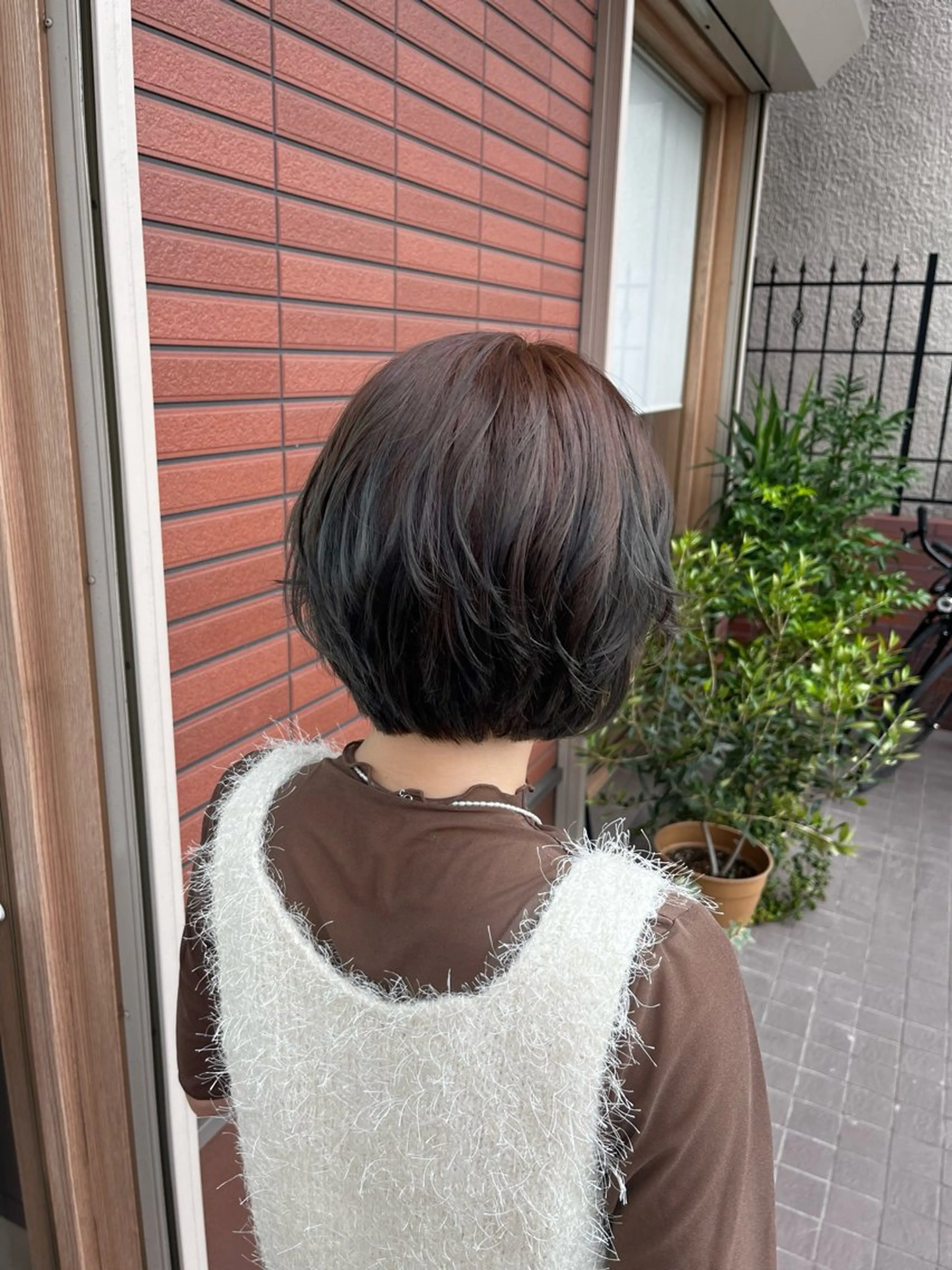 ショート カラー ベージュカラー グラデーションカラー オリーブベージュ ボブ 韓国風ヘア MINX The pass所属・透明感ケアカラー/ レイヤー/ryokaのヘアスタイル