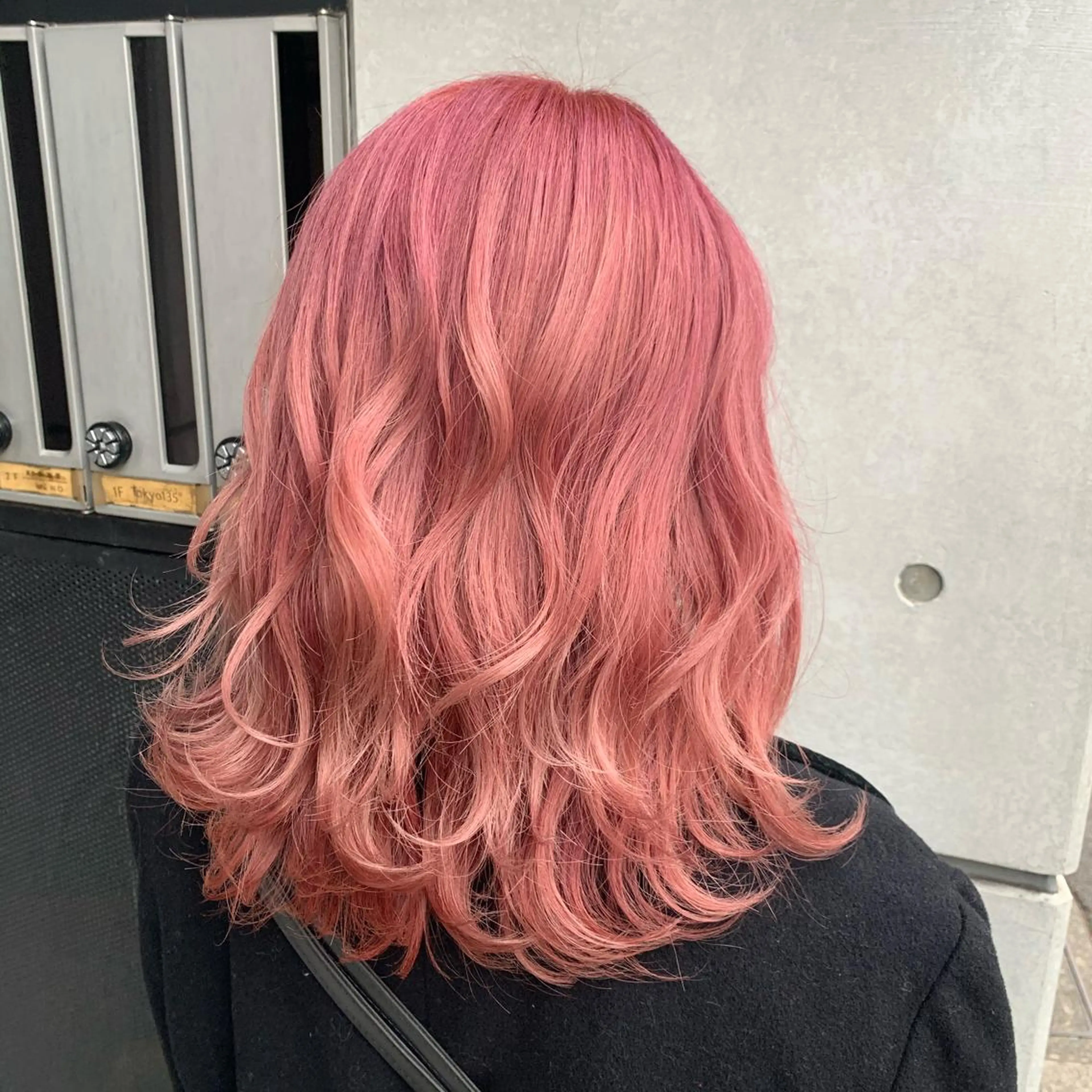 ミディアム カラー ヘアカラー 及川シゲル 髪質改善講師のヘアスタイル