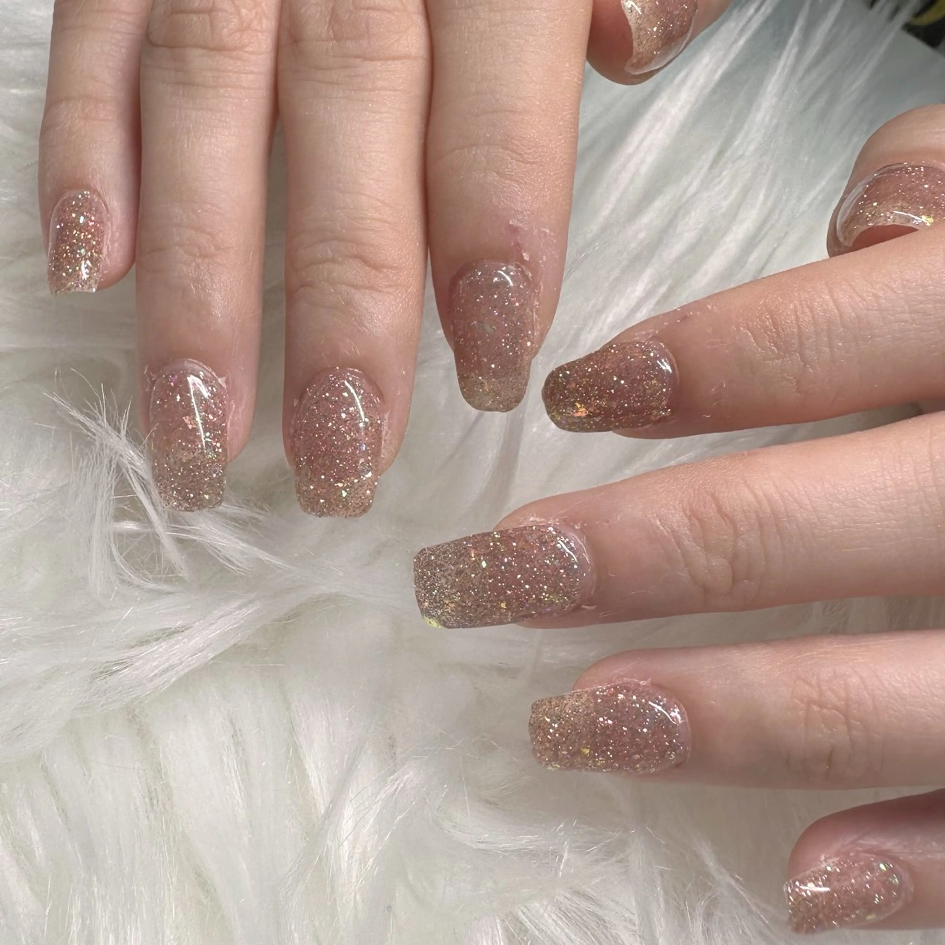 ネイル ブルー フラッシュネイル キラキラネイル オレンジ ハンドネイル ハンドケア 🫧RaLa ⭐︎AYAKA🫧のネイルデザイン