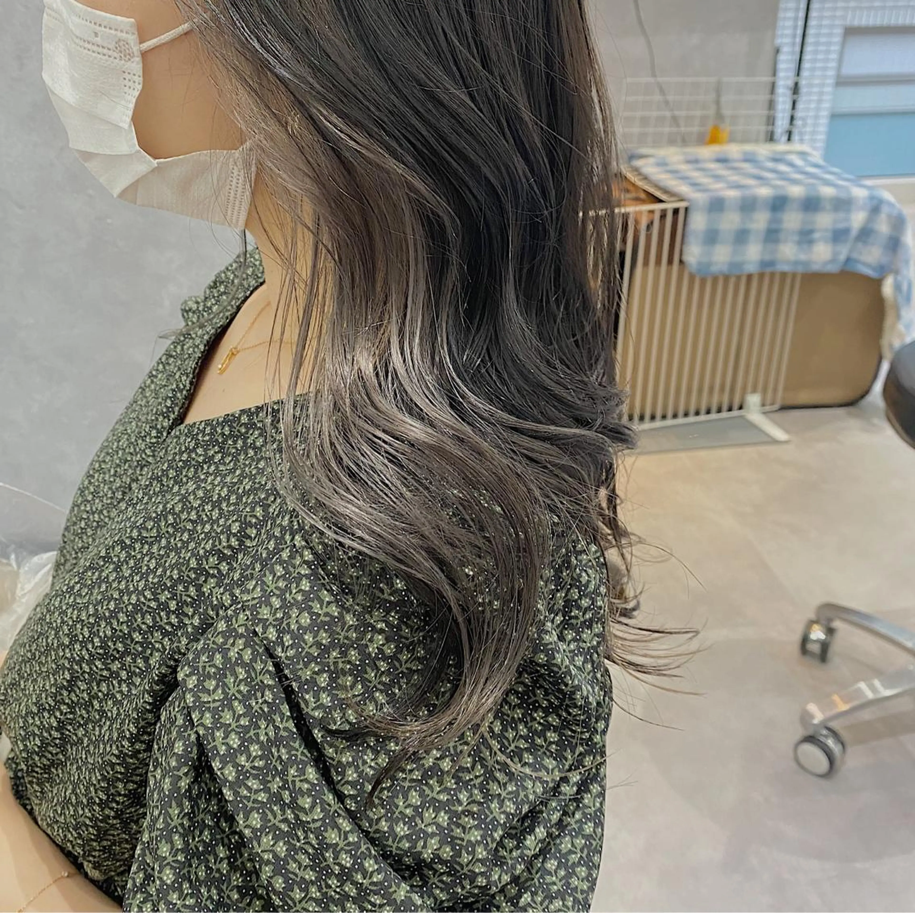 ロング カラー イヤリングカラー インナーカラー ブリーチ指名 NO1🌈SAKIのヘアスタイル