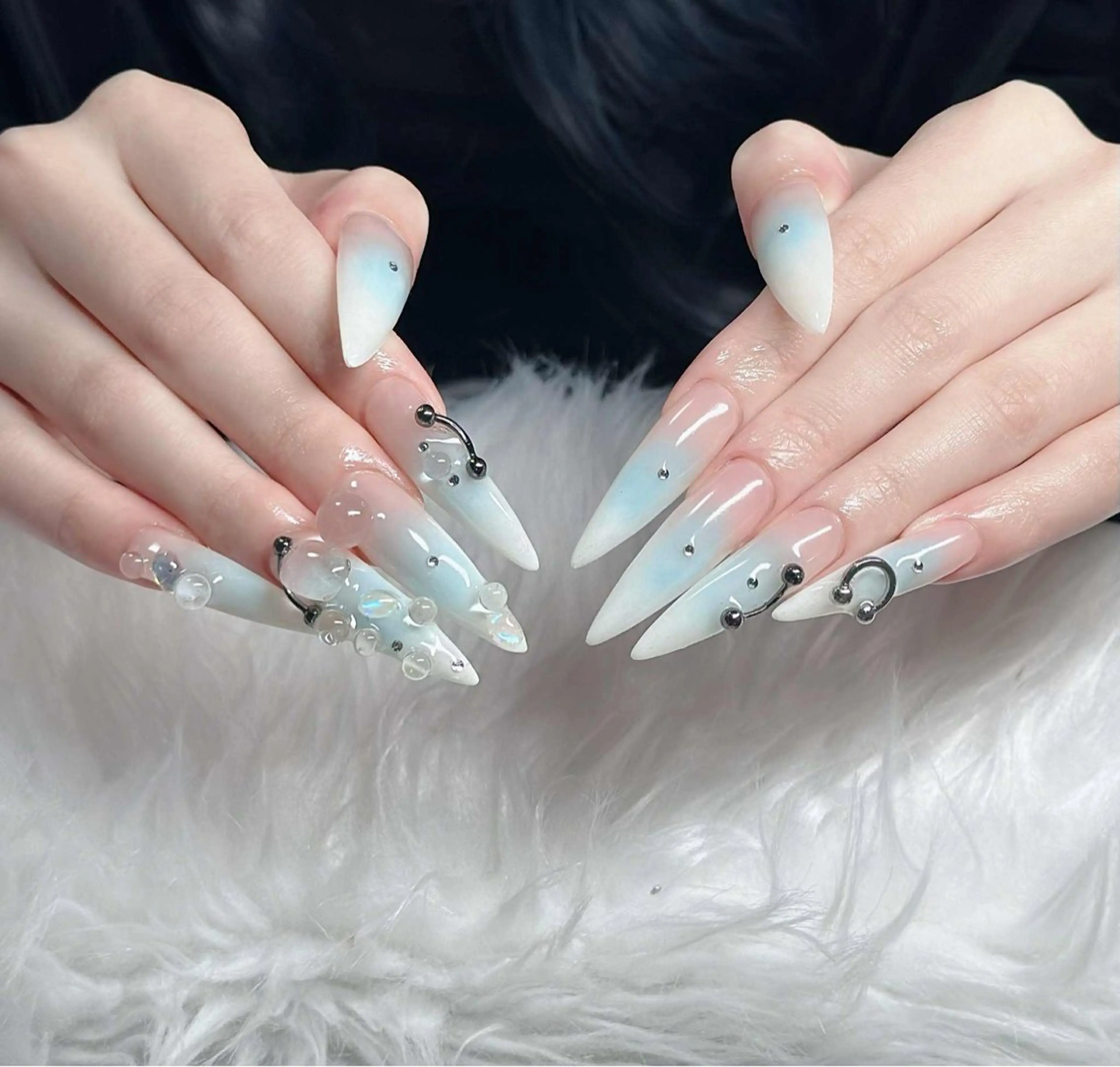 ネイル オーロラネイル フレンチネイル ジェルネイル ハロウィン キラキラネイル ハンドネイル H.baby Nail Salonのネイルデザイン