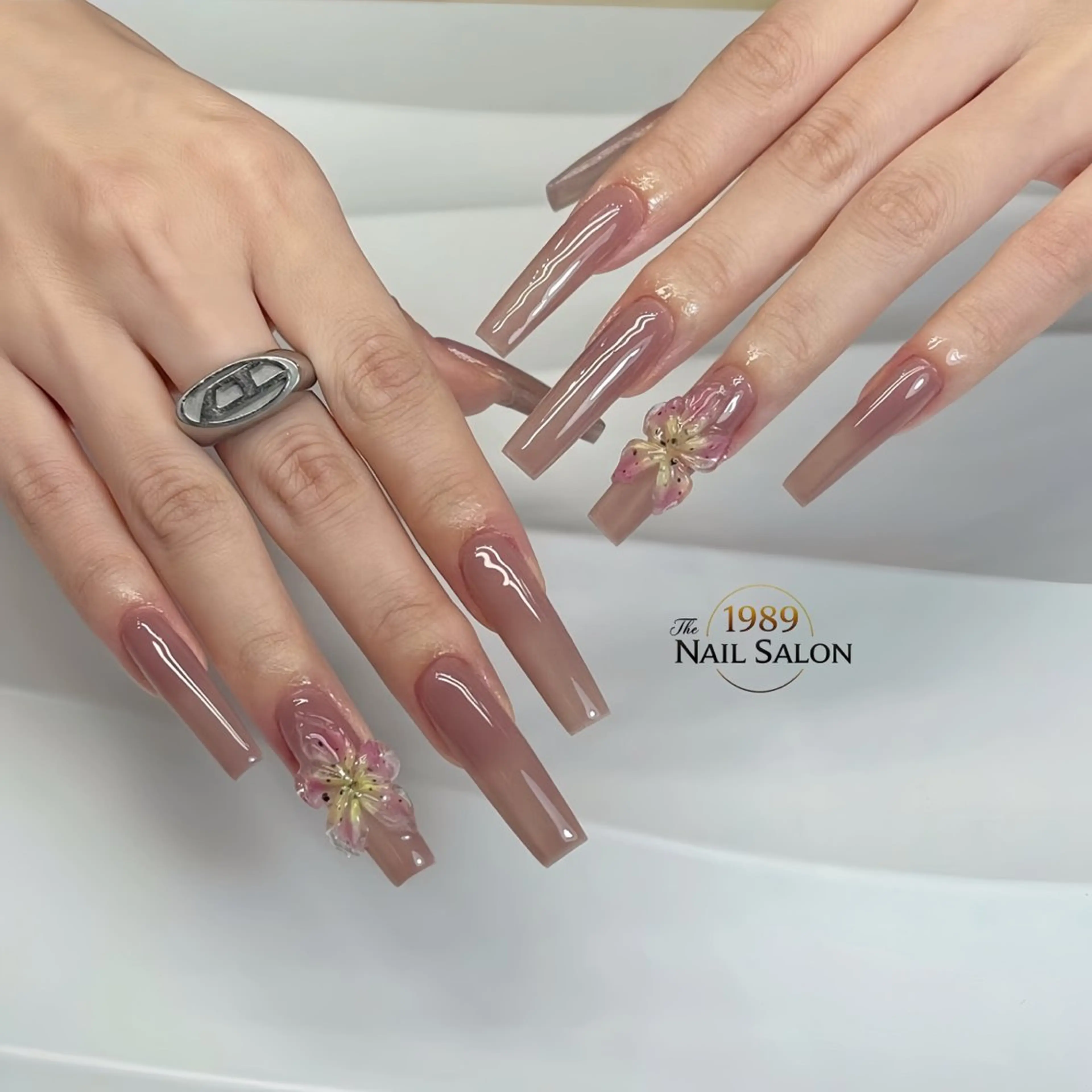 ネイル アートネイル フラワーネイル ロングネイル ハンドネイル The 1989 Nail Salonのネイルデザイン