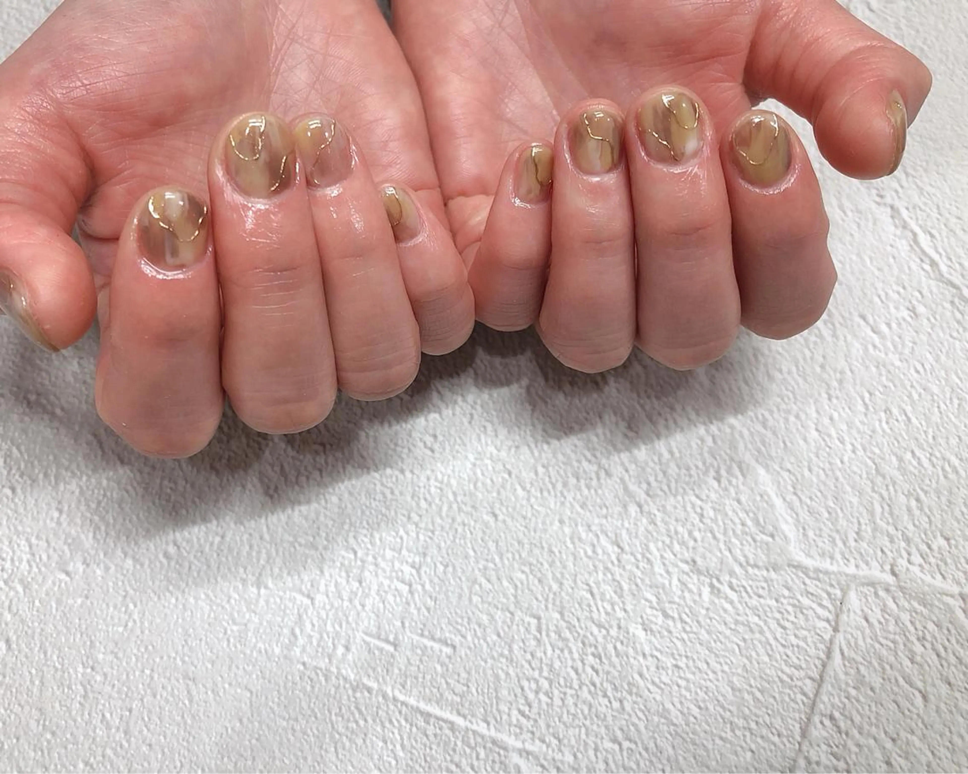 ネイル ゴールド ミラーネイル ニュアンスネイル ピスタチオネイル ショートネイル ハンドネイル saki_ nail heronのネイルデザイン