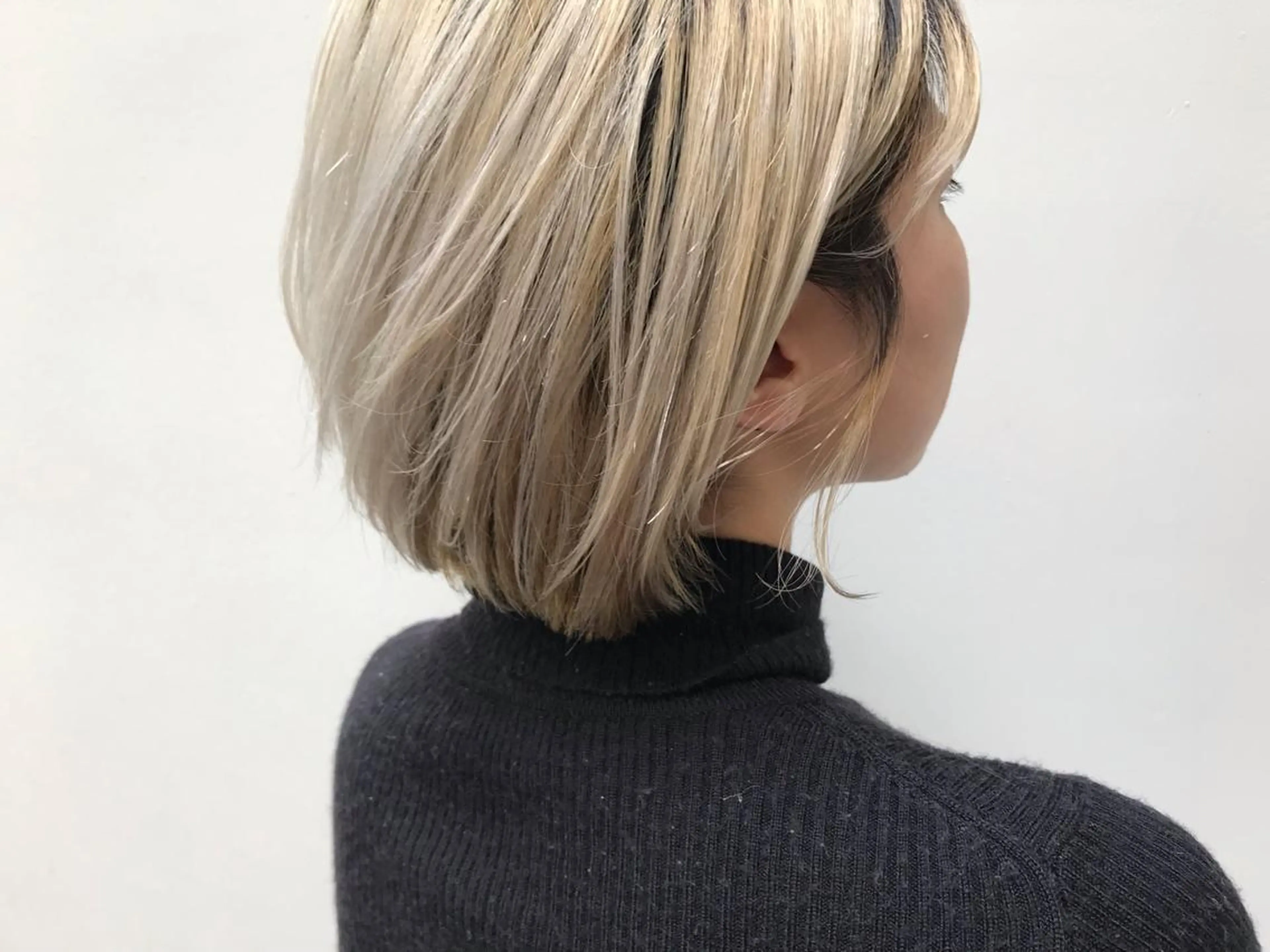 ショート カラー ヘアアレンジ ブリーチ 土屋 紗也果のヘアスタイル