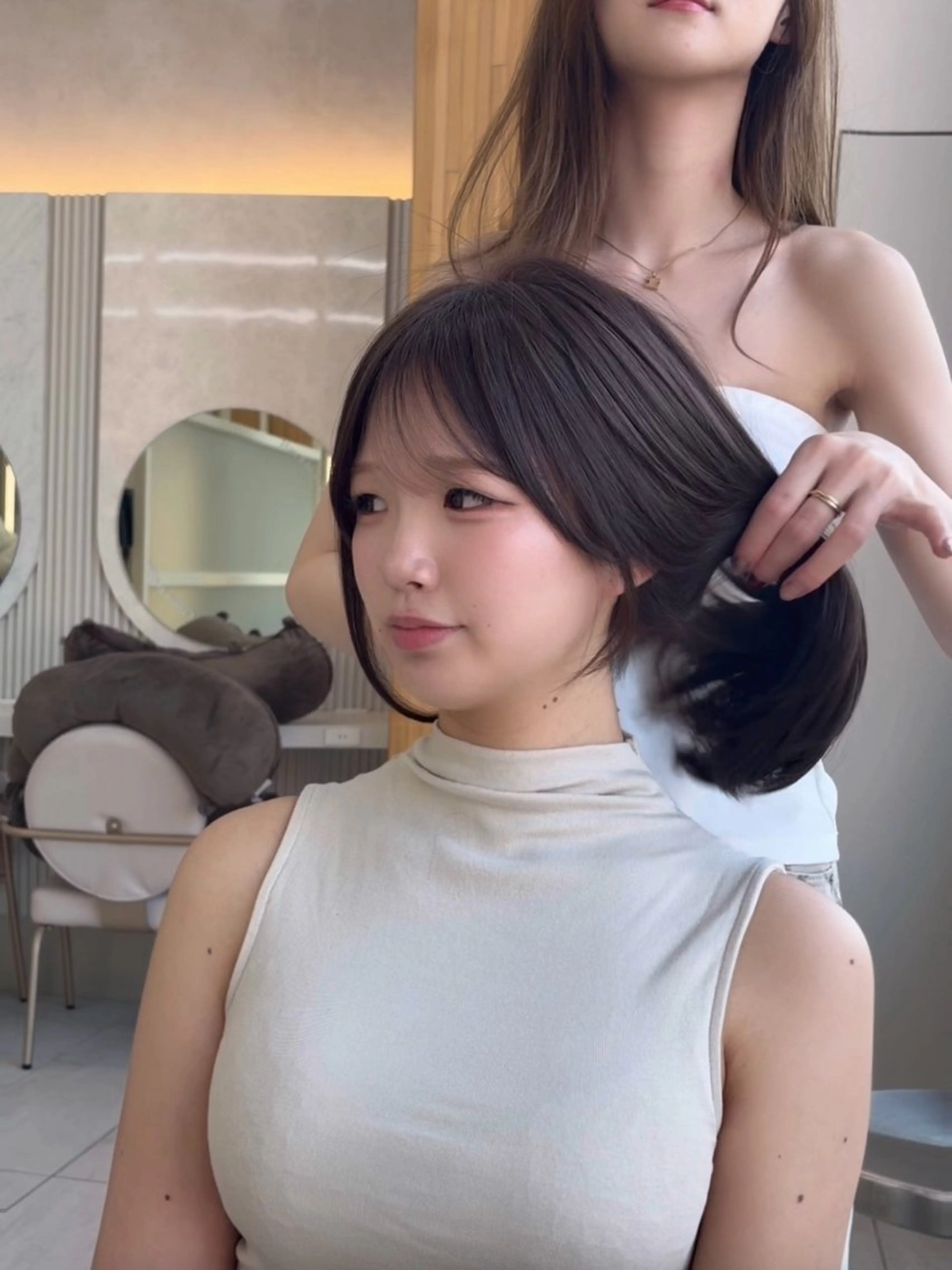 ミディアム oto🤍×美髪× ゆるふわレイヤーのヘアスタイル