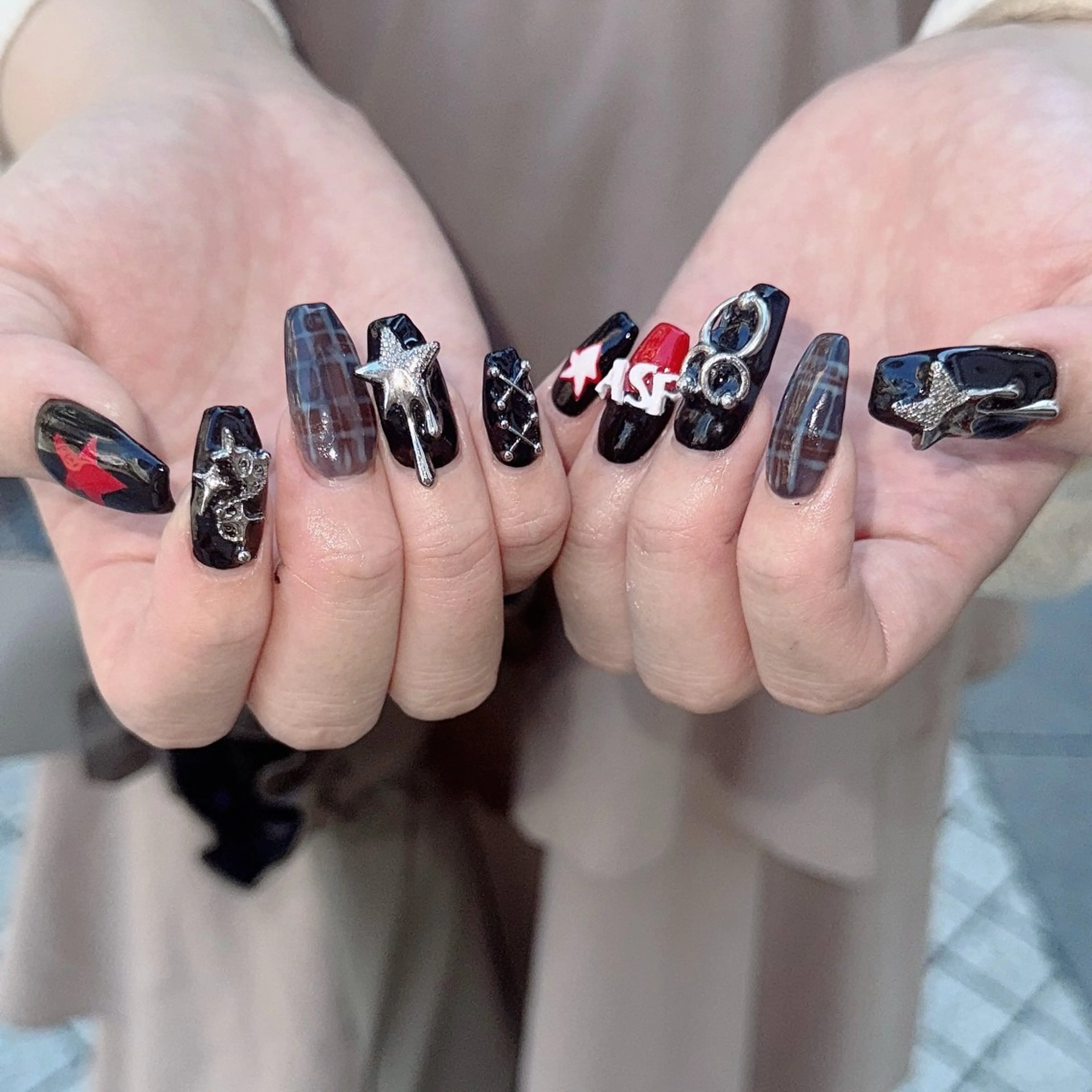 ネイル ハンドネイル RIEKO🍒 ワンホン♡推しネイルのネイルデザイン