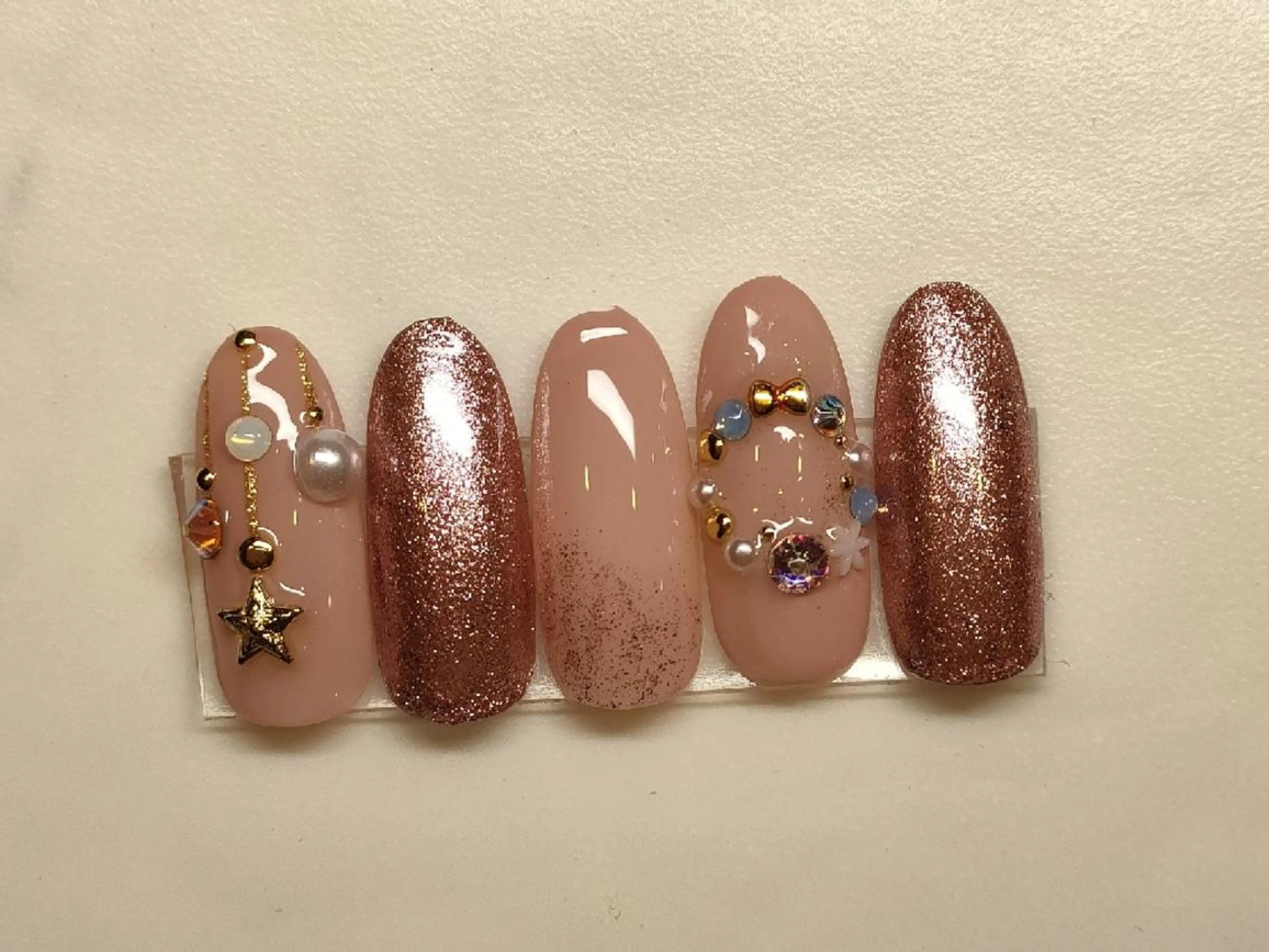 ネイル ハンドネイル 吉澤 友恵のネイルデザイン