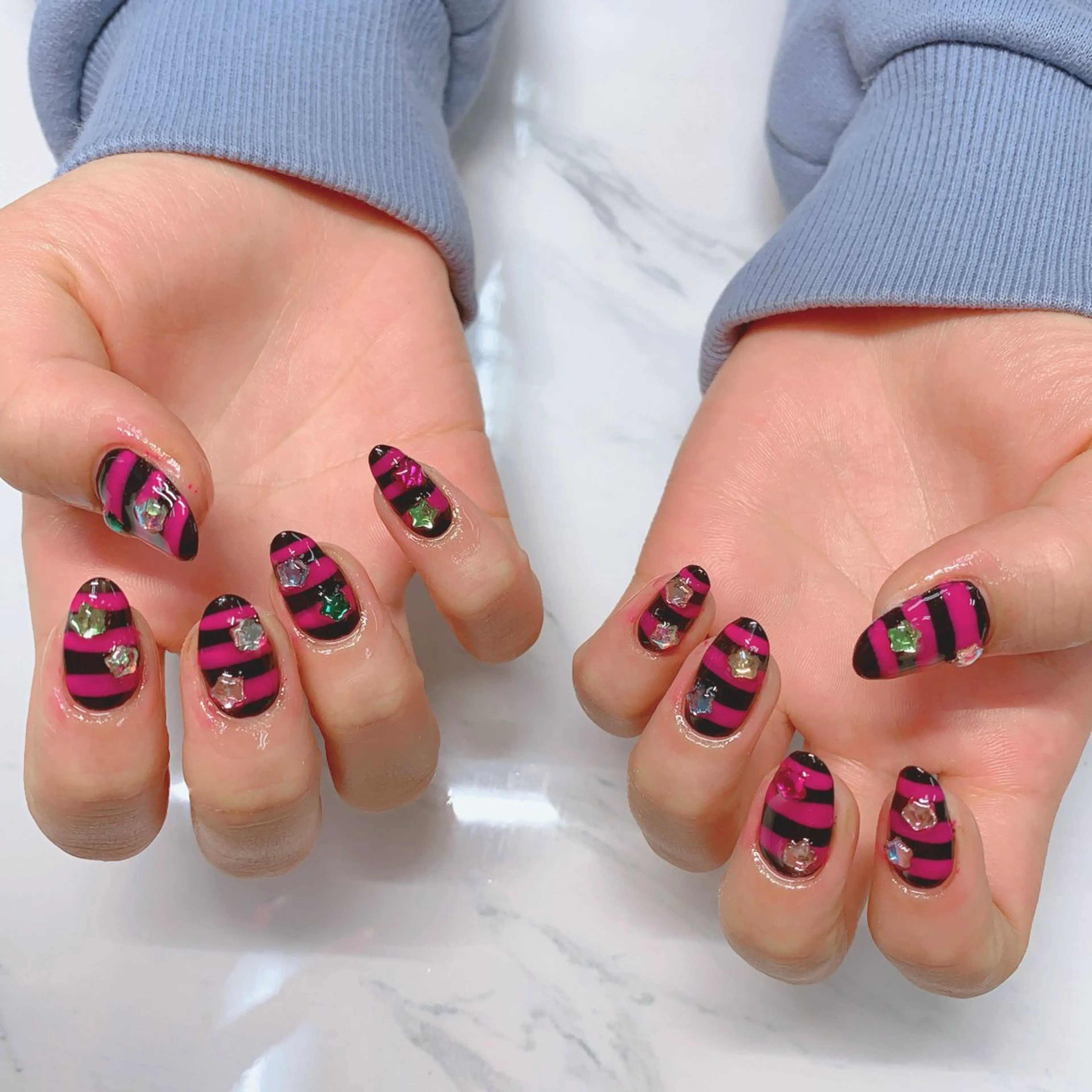 ネイル オーロラネイル 長さ出し フットネイル ジェルネイル キラキラネイル ハンドネイル インフィニティ ネイルサロンのネイルデザイン