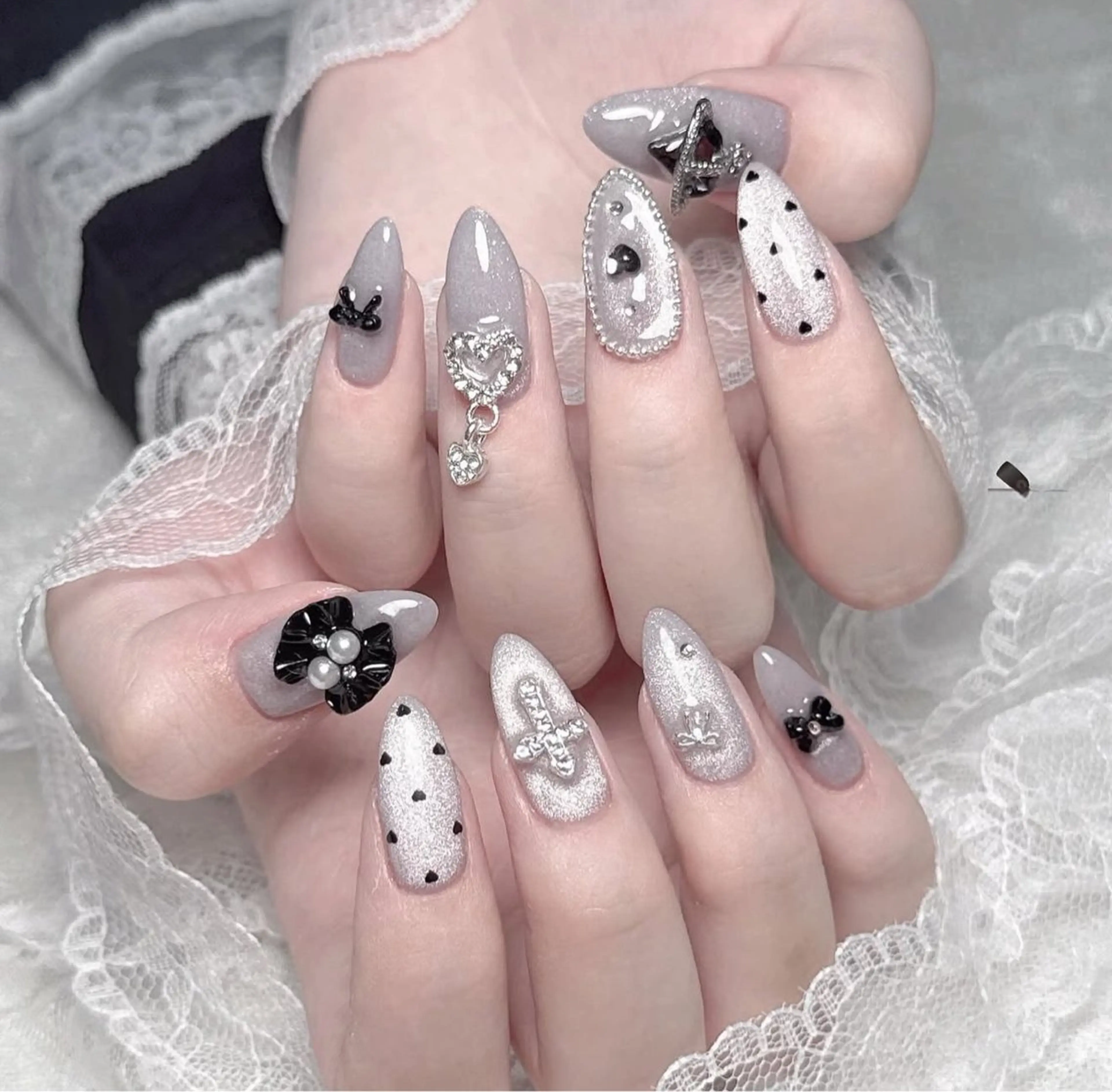 ネイル アニマル柄 オーロラネイル チークネイル フラッシュネイル ジェルネイル ハンドネイル Tira Nailのネイルデザイン