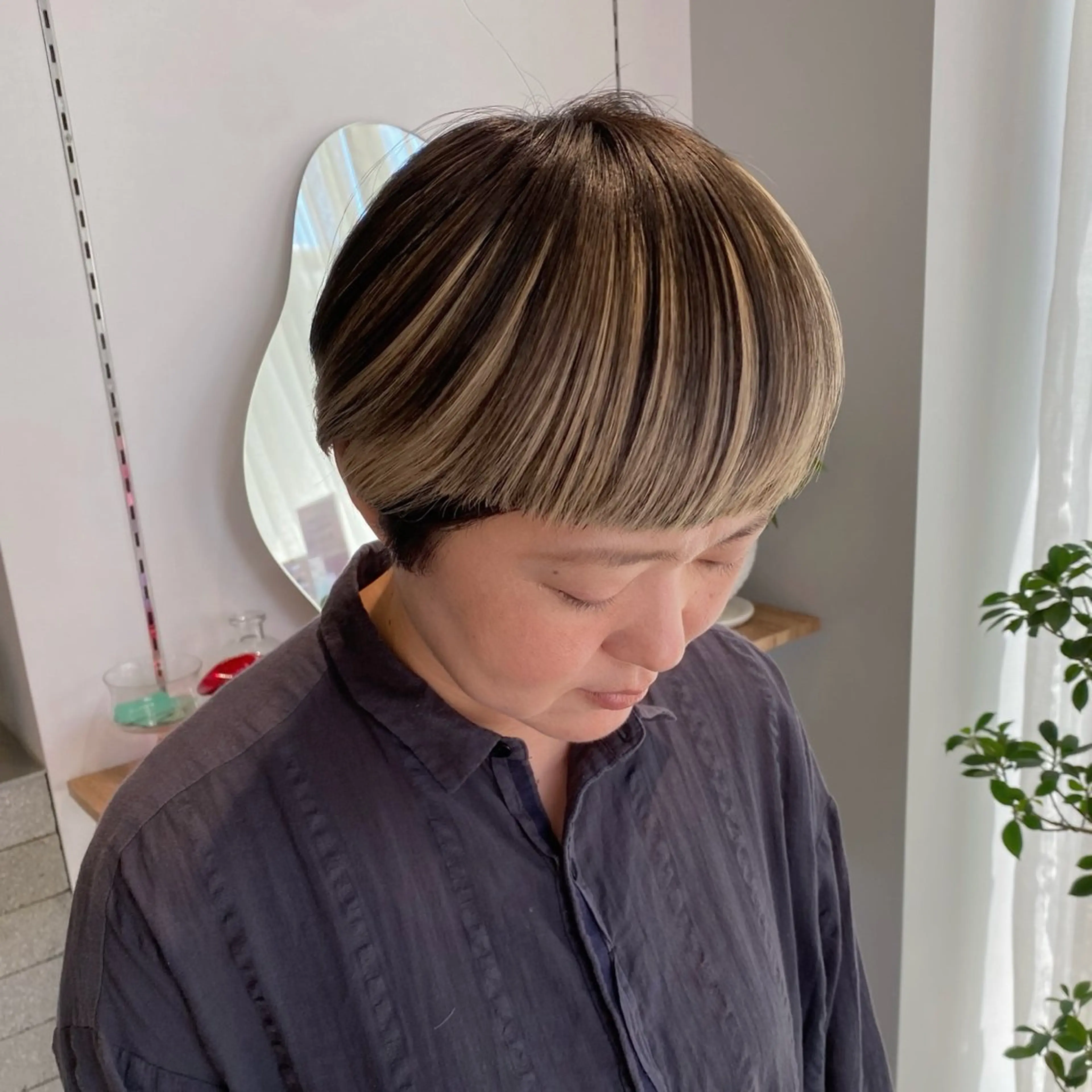 ショート カラー ベージュカラー デザインカラー cipre シンモン チナリのヘアスタイル