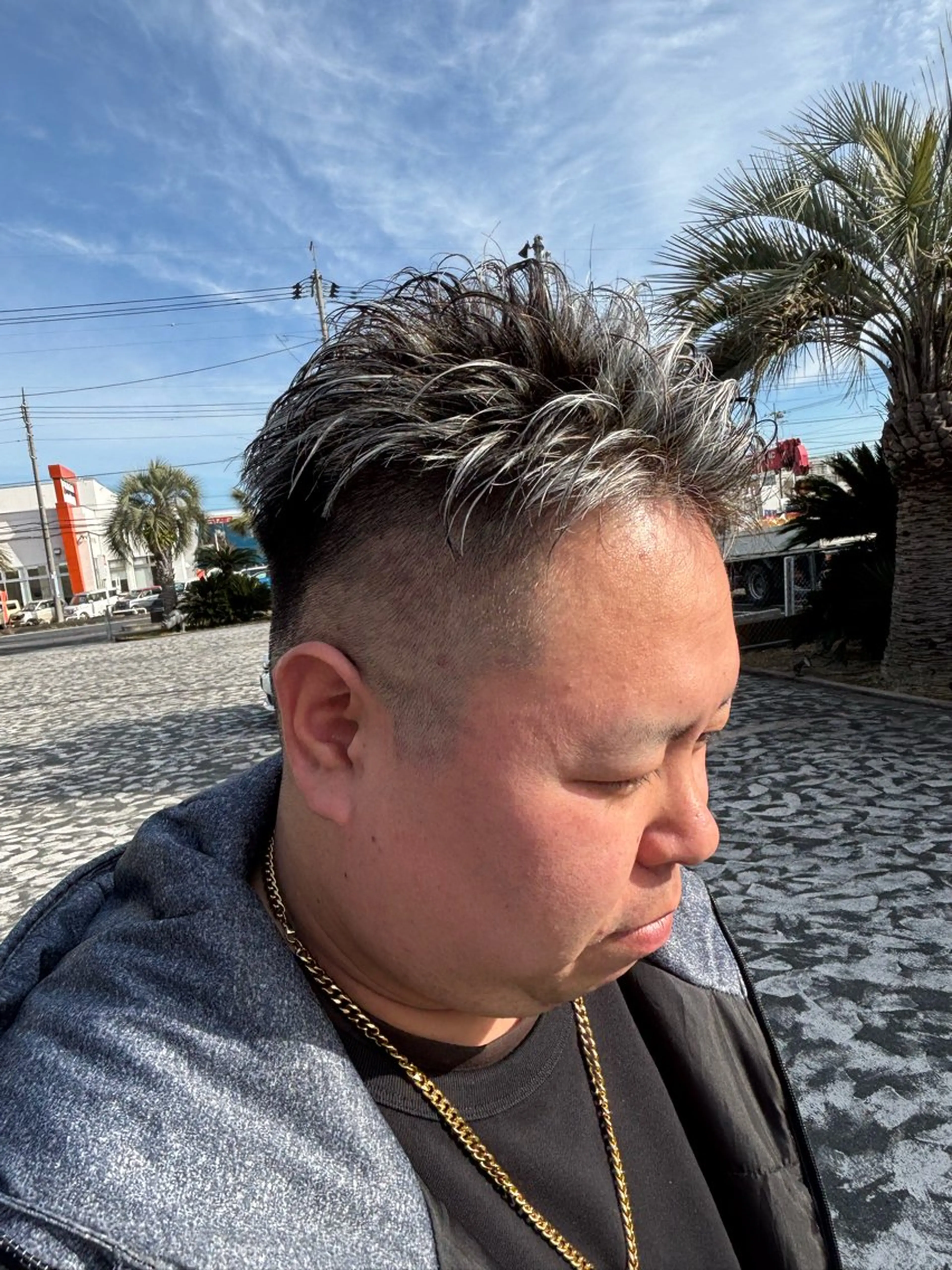 【メンズ限定】カット＋ハイライトメッシュ＋パーマ　補修トリートメント付き！（※ホワイト系カラー＋5000円​〜​）の写真