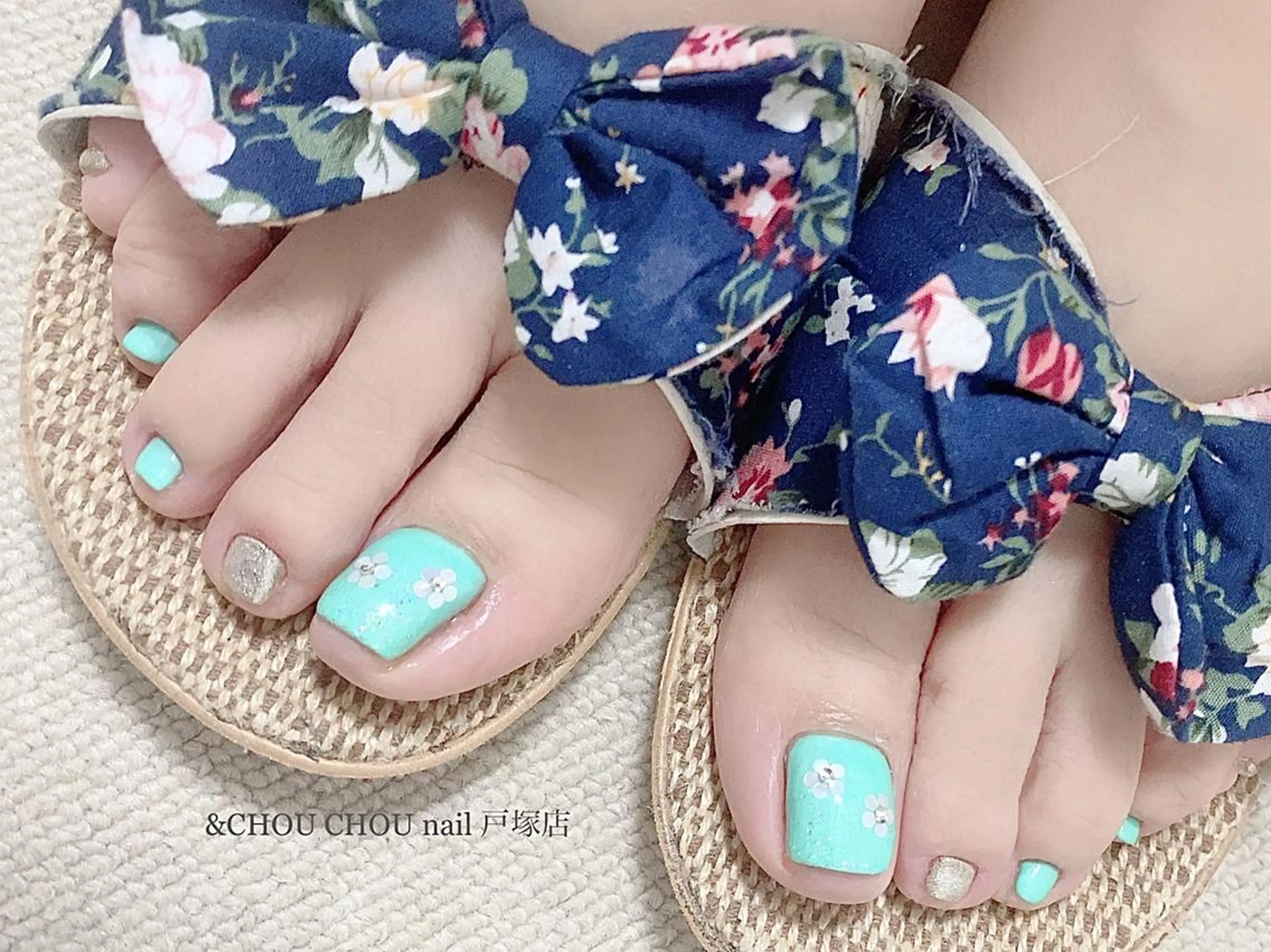 オフ有り【当日限定】フット　ワンカラー　ストーンアート2本付きの写真