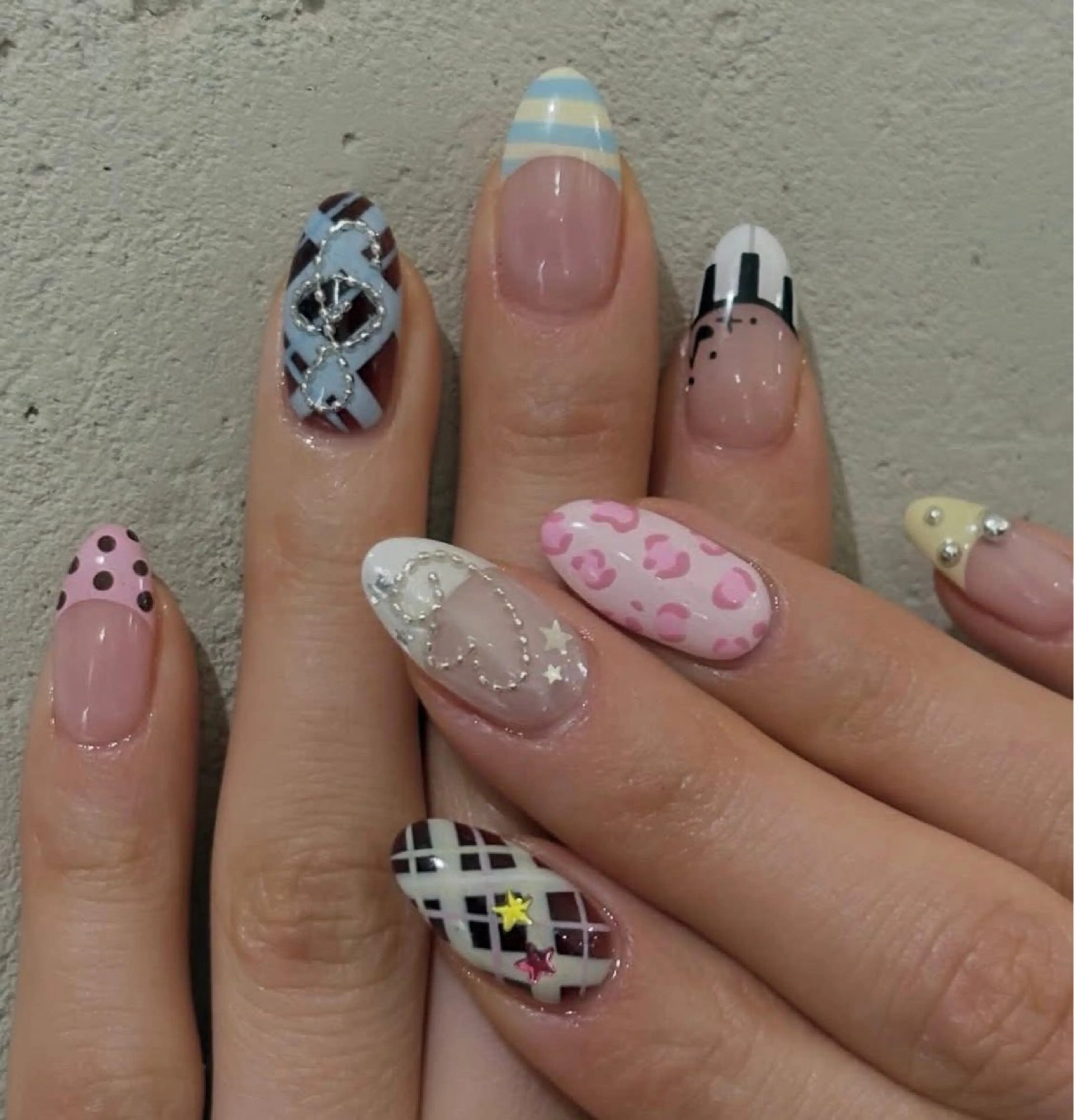 ネイル チークネイル フレンチネイル グラデーション 韓国ネイル マグネットネイル ハンドネイル JIN 168 新大久保のネイルデザイン