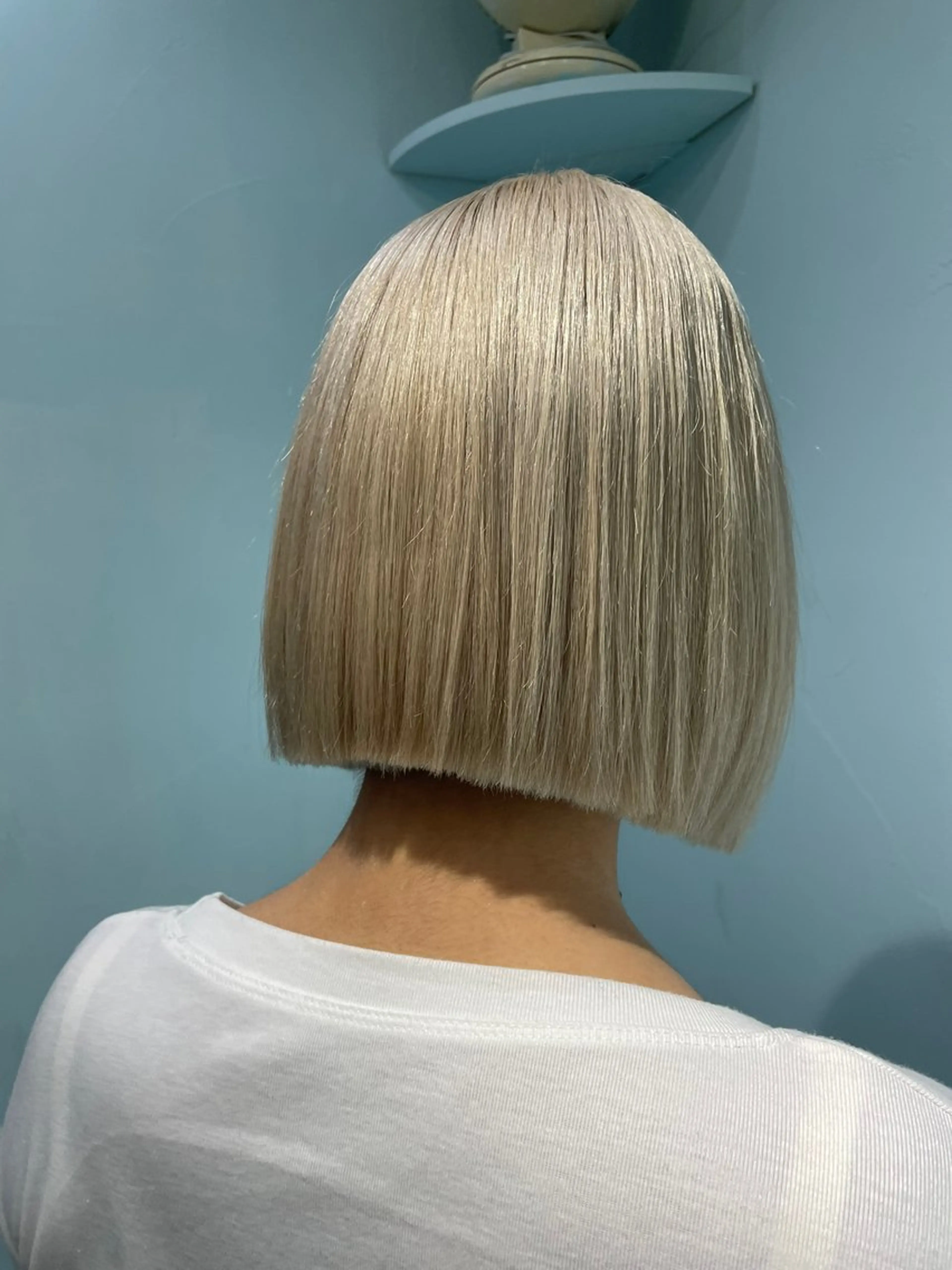 ショート カラー アッシュ アッシュグレー ベージュカラー ブリーチ ブロンド ヘアカラー トリートメント 【美髪ハイトーン】 髪質改善/大和🎀のヘアスタイル