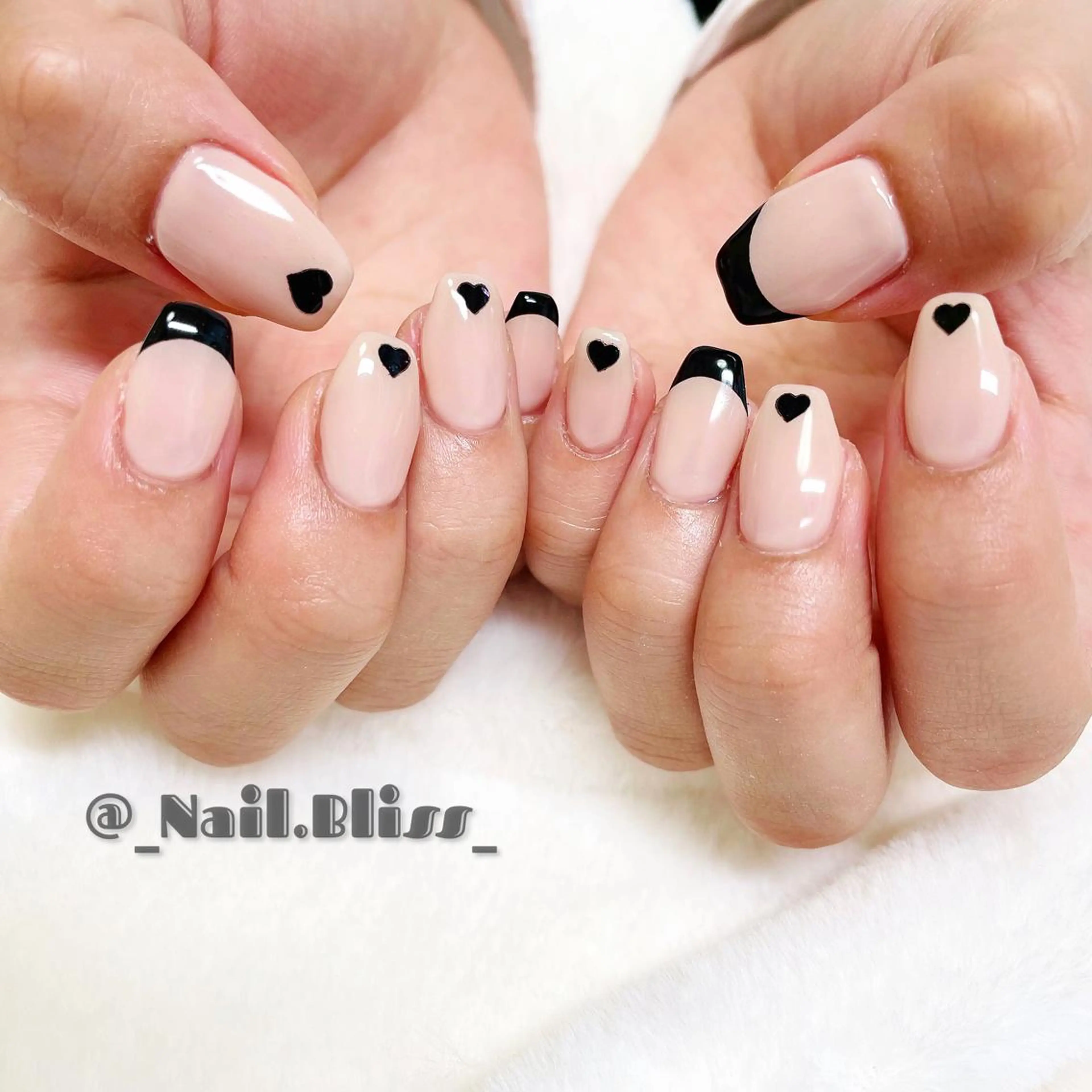 ネイル フレンチネイル ハート ハンドネイル NAIL BLISSのネイルデザイン