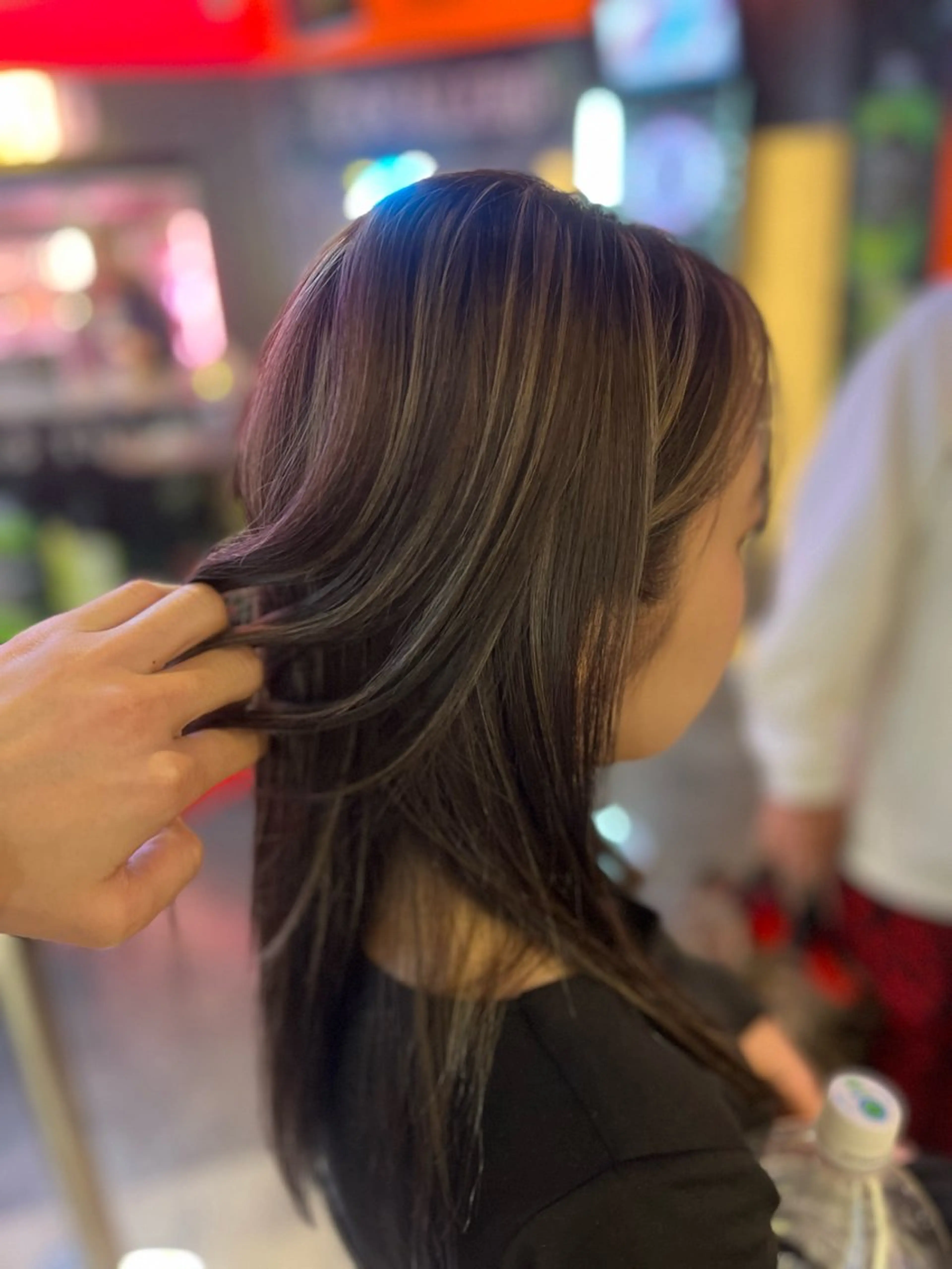 ロング ハイライト ヘアカラー 【ブロンド】【ベージ ュ系】TAKUMAのヘアスタイル