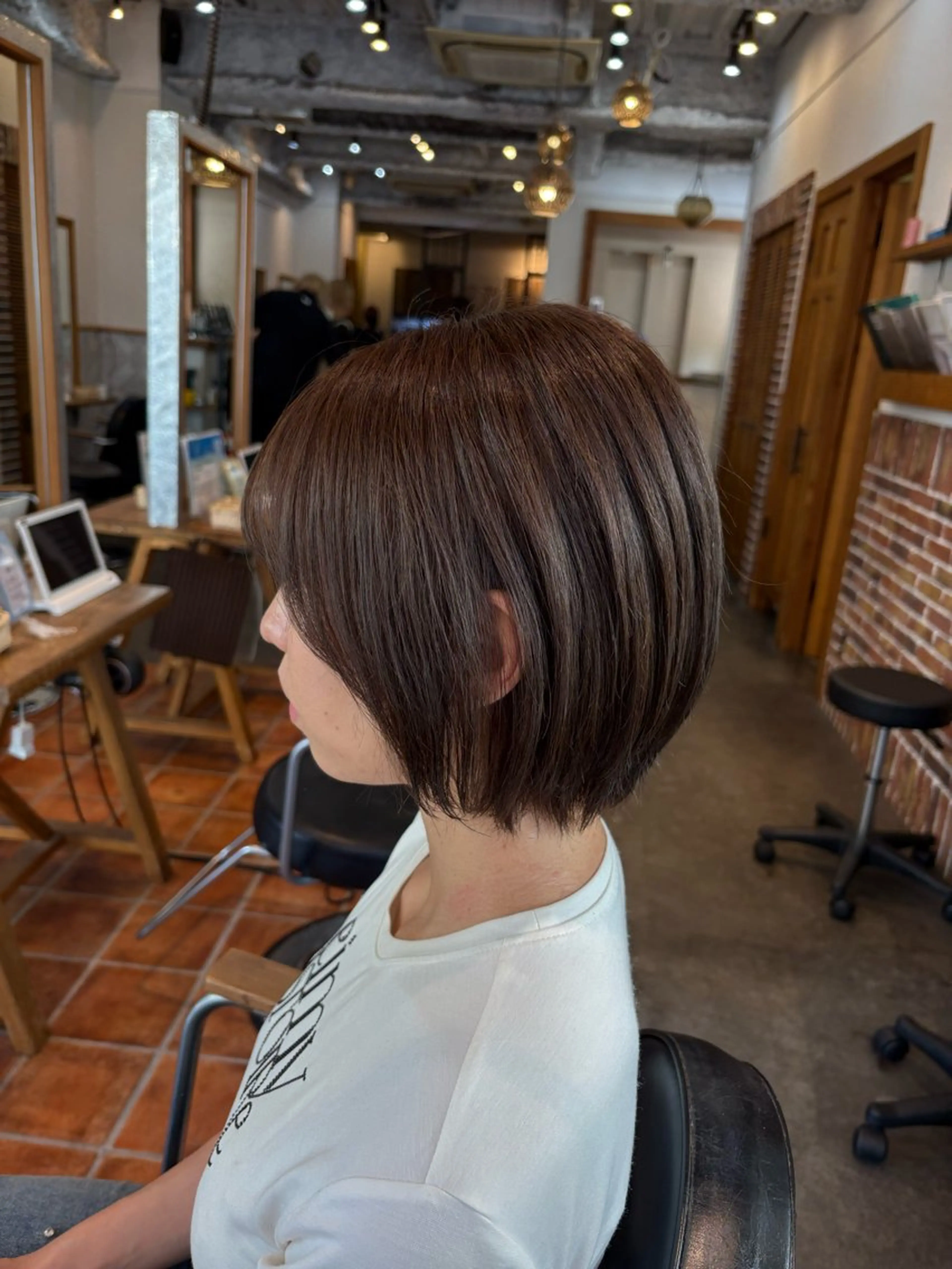 カット＋艶カラー＋ベーストリートメントの写真