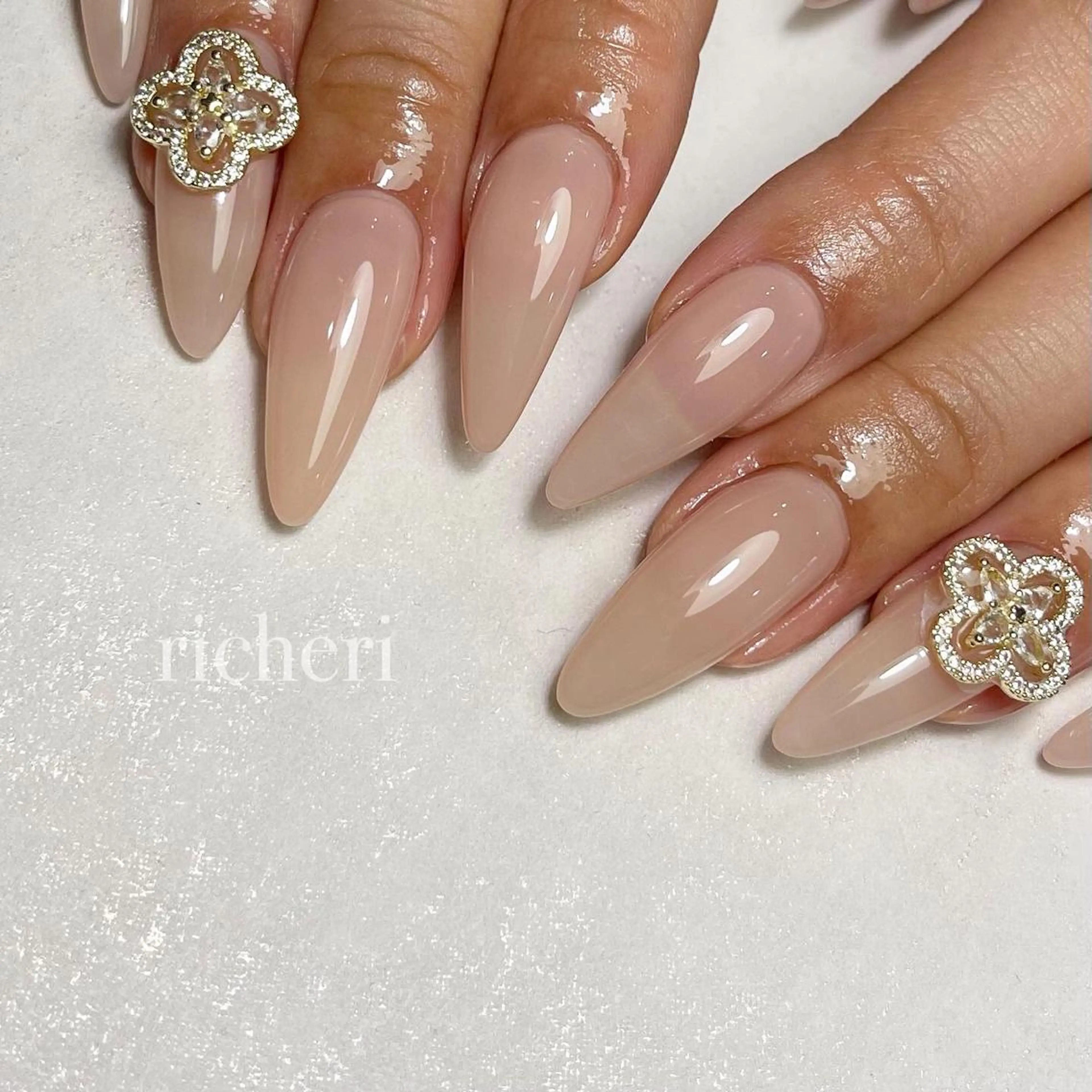 ミディアム ネイル ハンドネイル richeri beautyのエステ・リラクイメージ