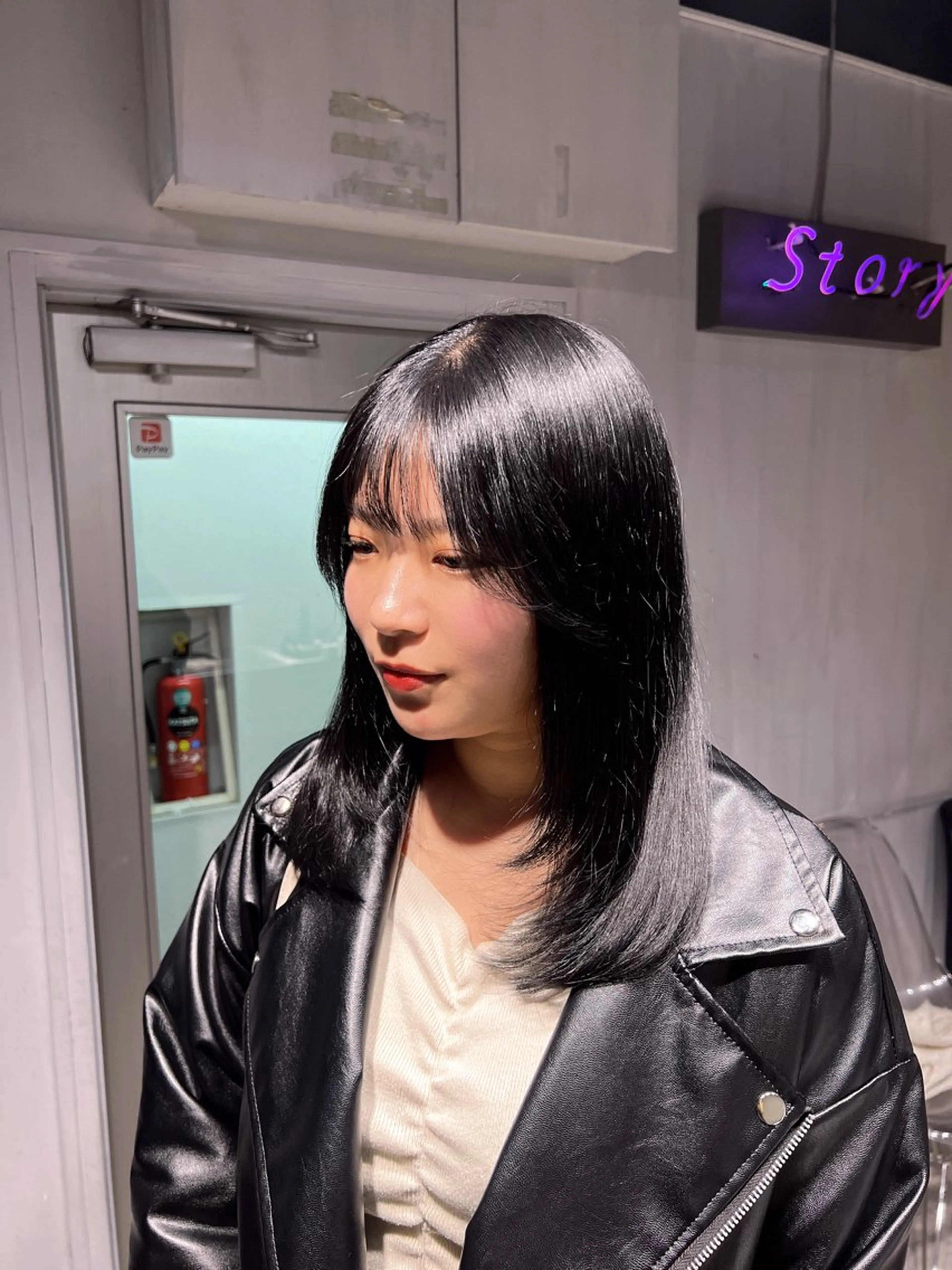 セミロング カラー 黒髪 ブリーチ ブリーチなしカラー ヘアカラー トリートメント NANAMI🩵 大人可愛い韓国ヘアのヘアスタイル