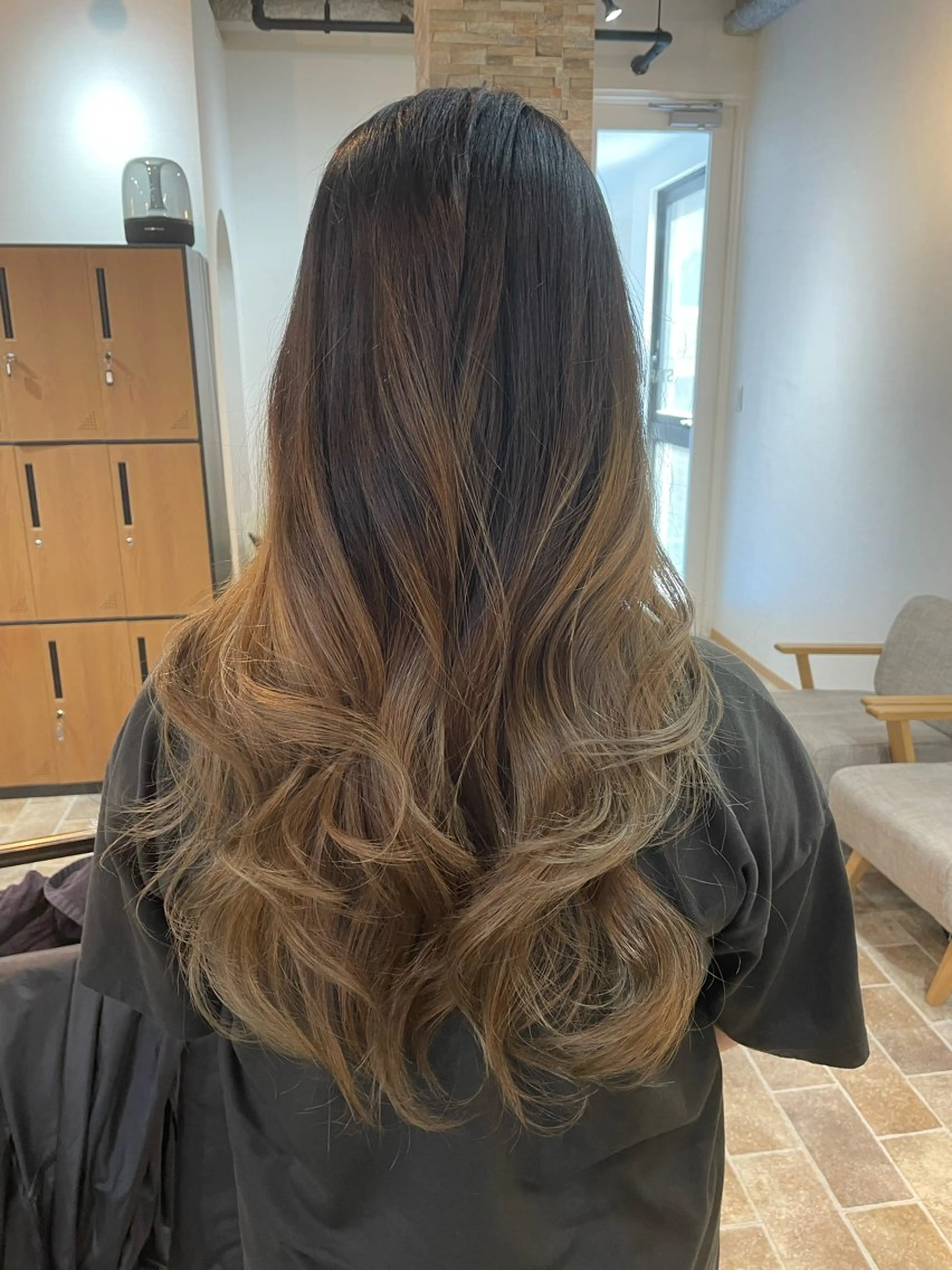 ロング カラー グラデーションカラー グレージュ ミルクティーグレージュ ヘアカラー YUI/ ブリーチカラー🌷のヘアスタイル
