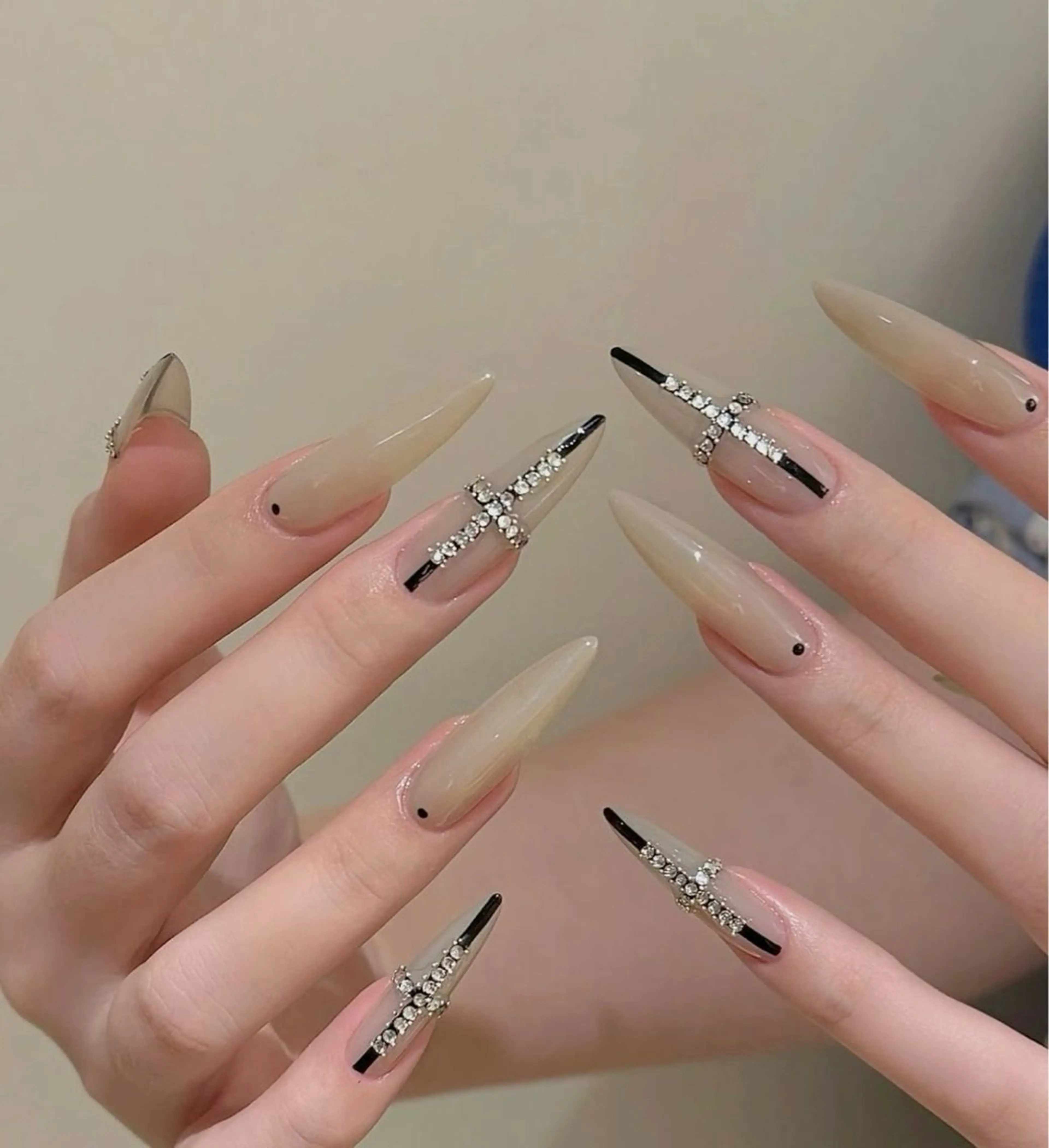 ネイル キラキラネイル 韓国ネイル ロングネイル ワンホンネイル ハンドネイル Josie nail salonのネイルデザイン