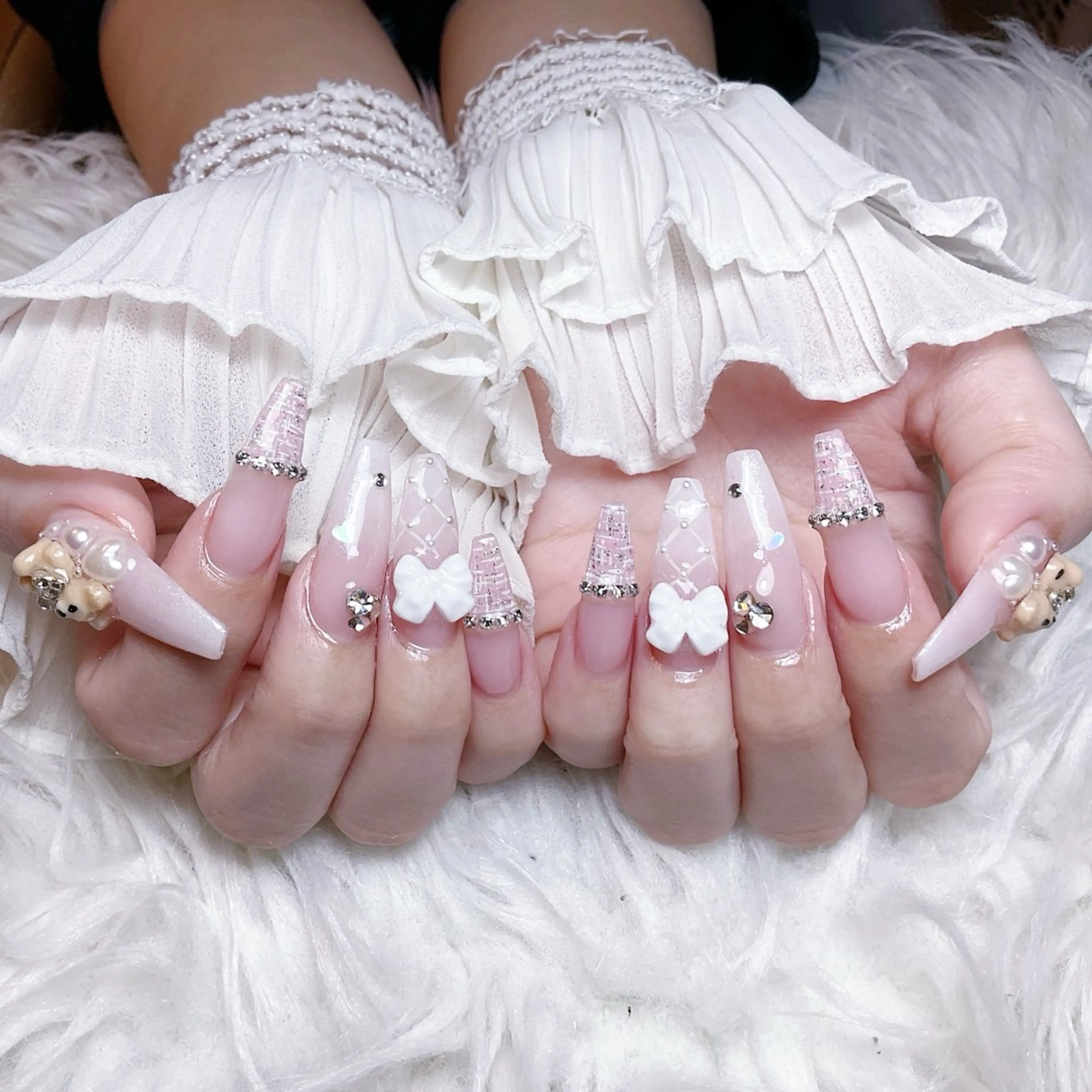 ネイル ハンドネイル 🍭Yun nail hyejin🌸のネイルデザイン