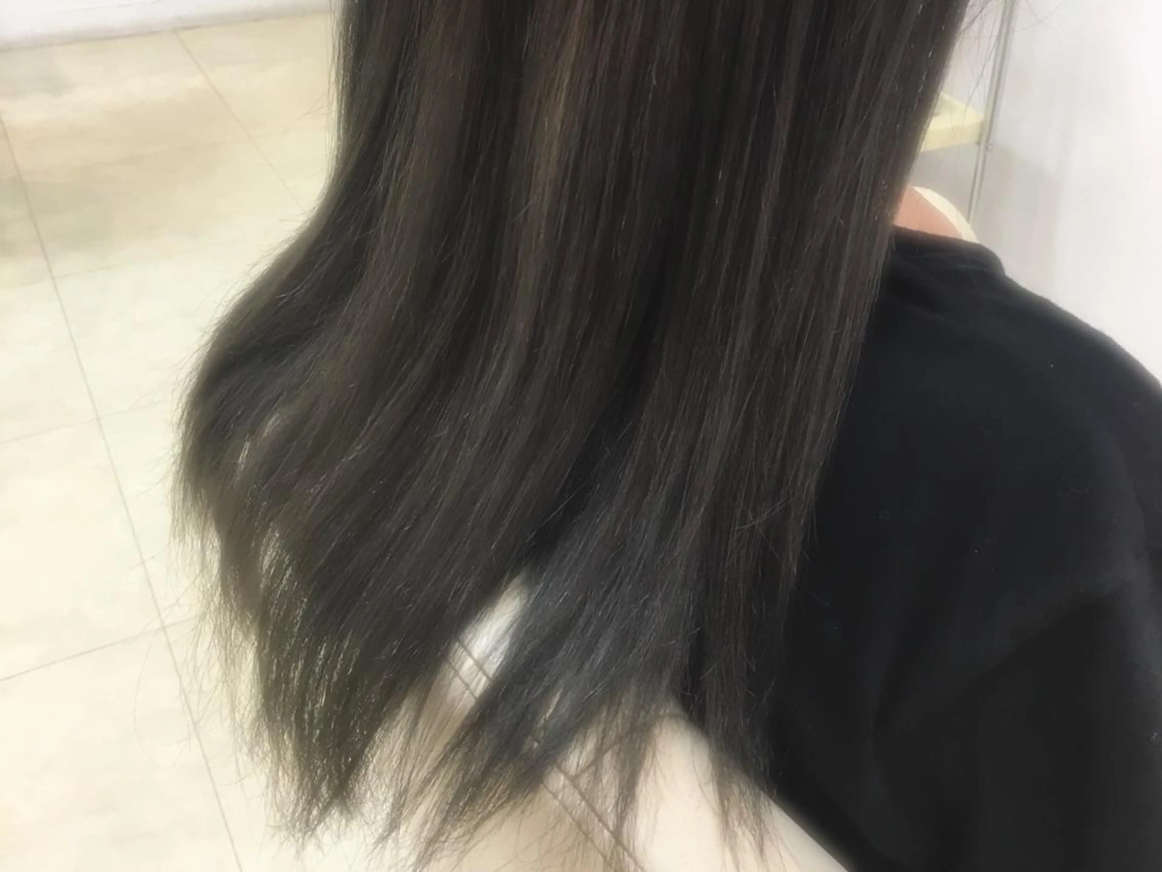 ロング カラー アッシュ ブリーチ 透明感カラー 工藤 萌香のヘアスタイル