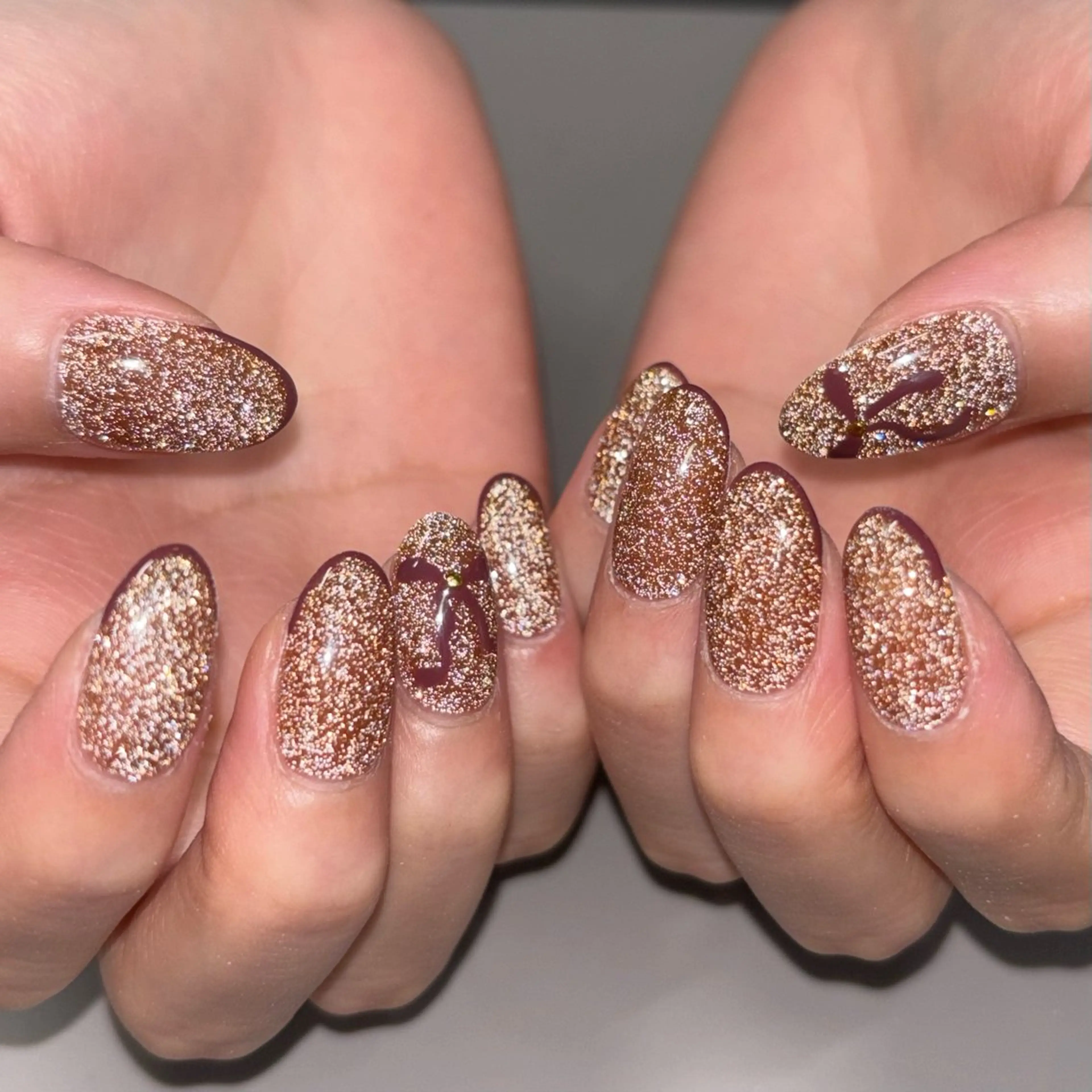 ネイル ボルドー ブラウン フラッシュネイル フレンチネイル ゴールド THE BALM Rosagasのネイルデザイン