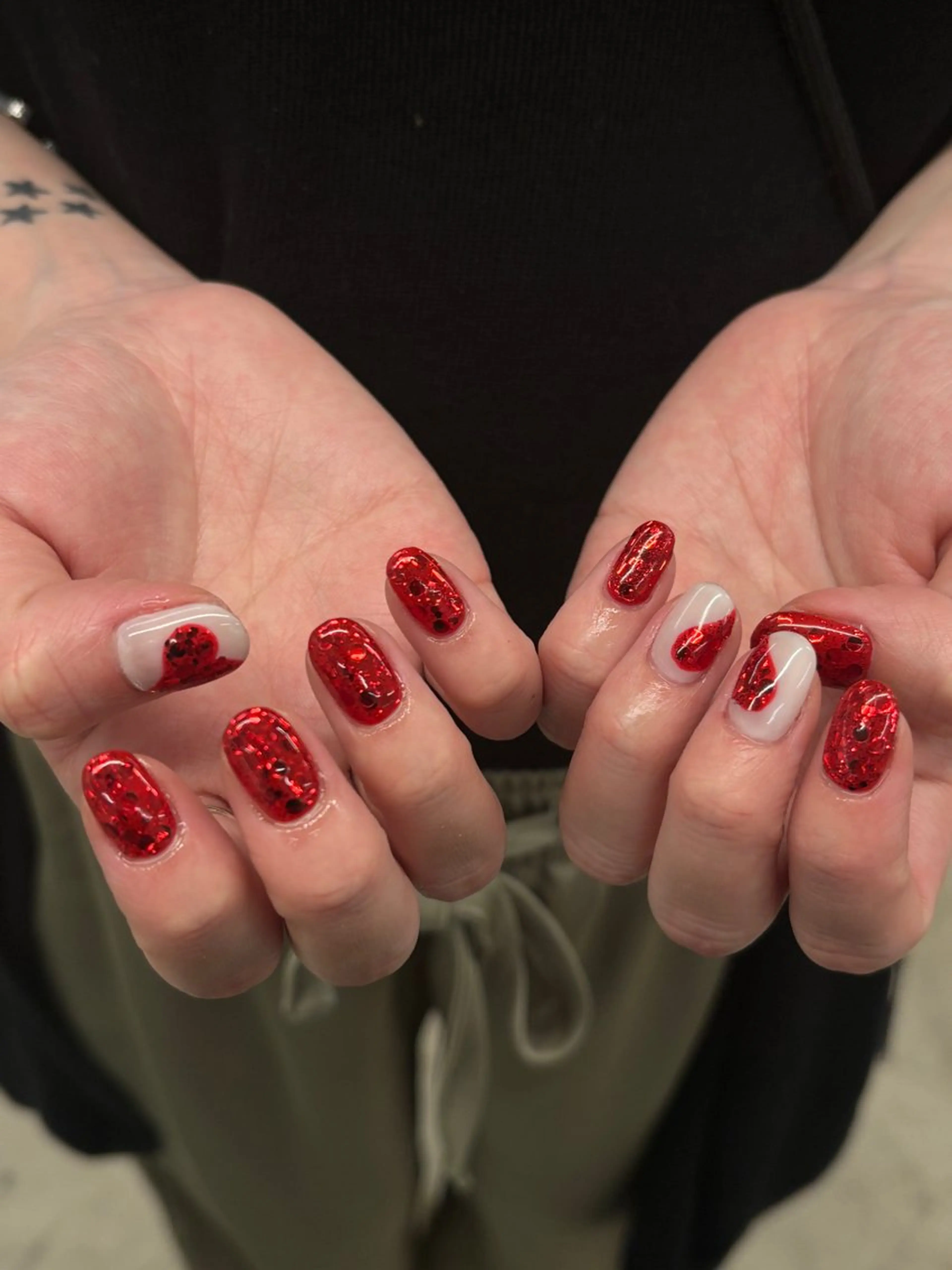 ネイル キラキラネイル ラメ(グリッター) 赤色 ハンドネイル chika ／ nailのネイルデザイン