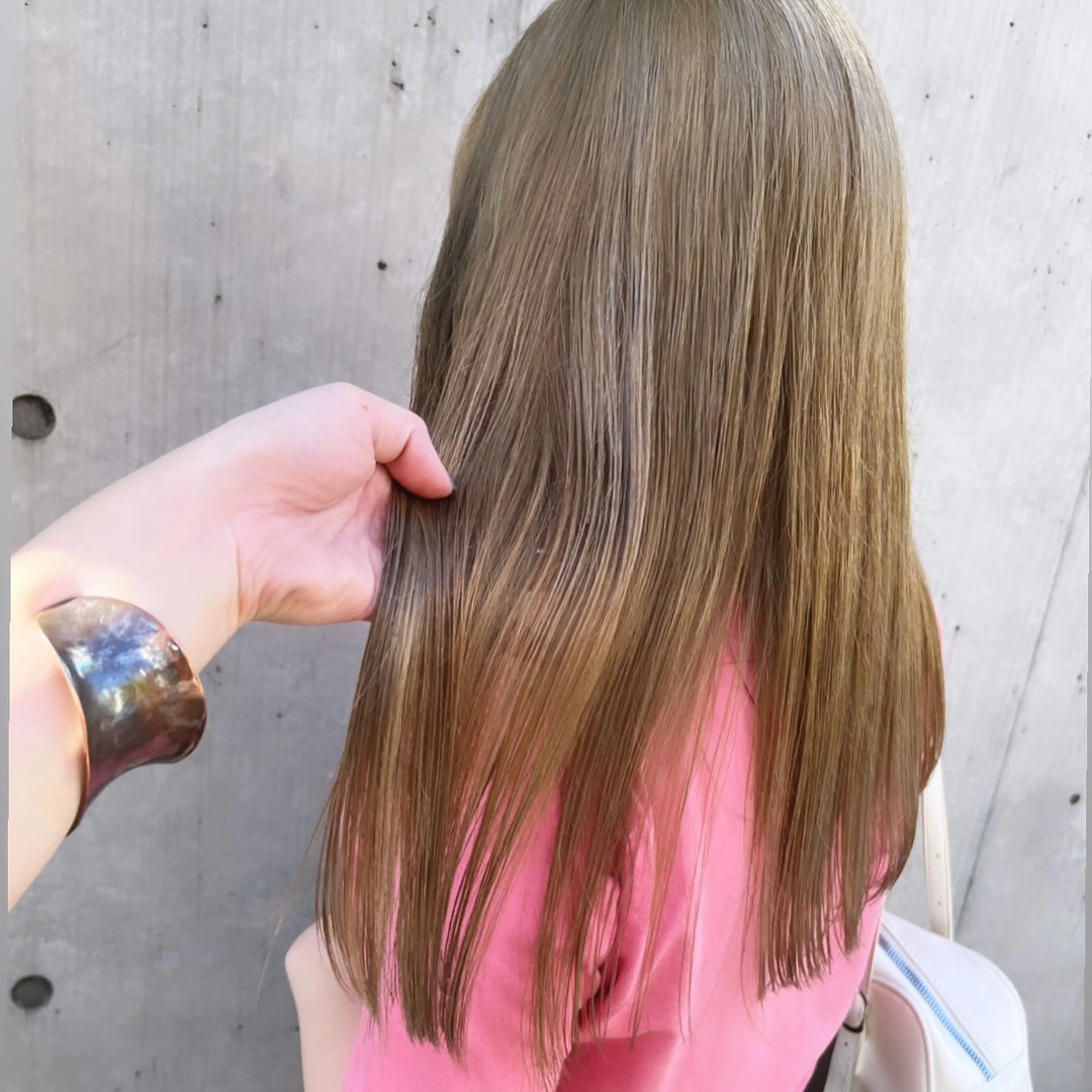 セミロング カラー ベージュカラー ダブルカラー ハイトーンカラー ハイトーンベージュ ミルクティーベージュ カット ヘアカラー トリートメント ヘッドスパ ヘアセット カジュアルを女っぽく 𝗮𝘆𝗮𝗰𝗼のヘアスタイル