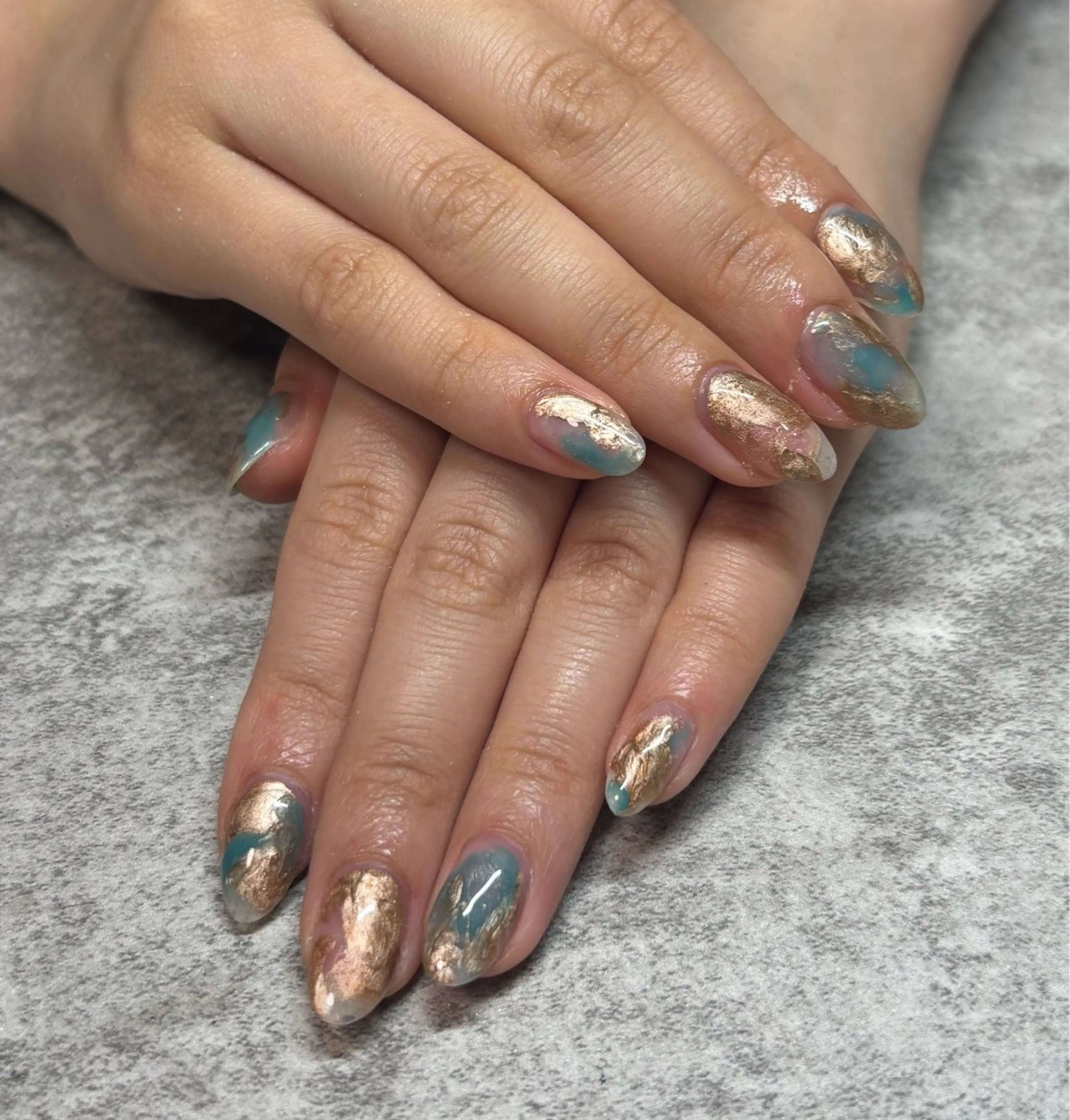 ネイル ニュアンスネイル ハンドネイル 三本 綾奈のネイルデザイン