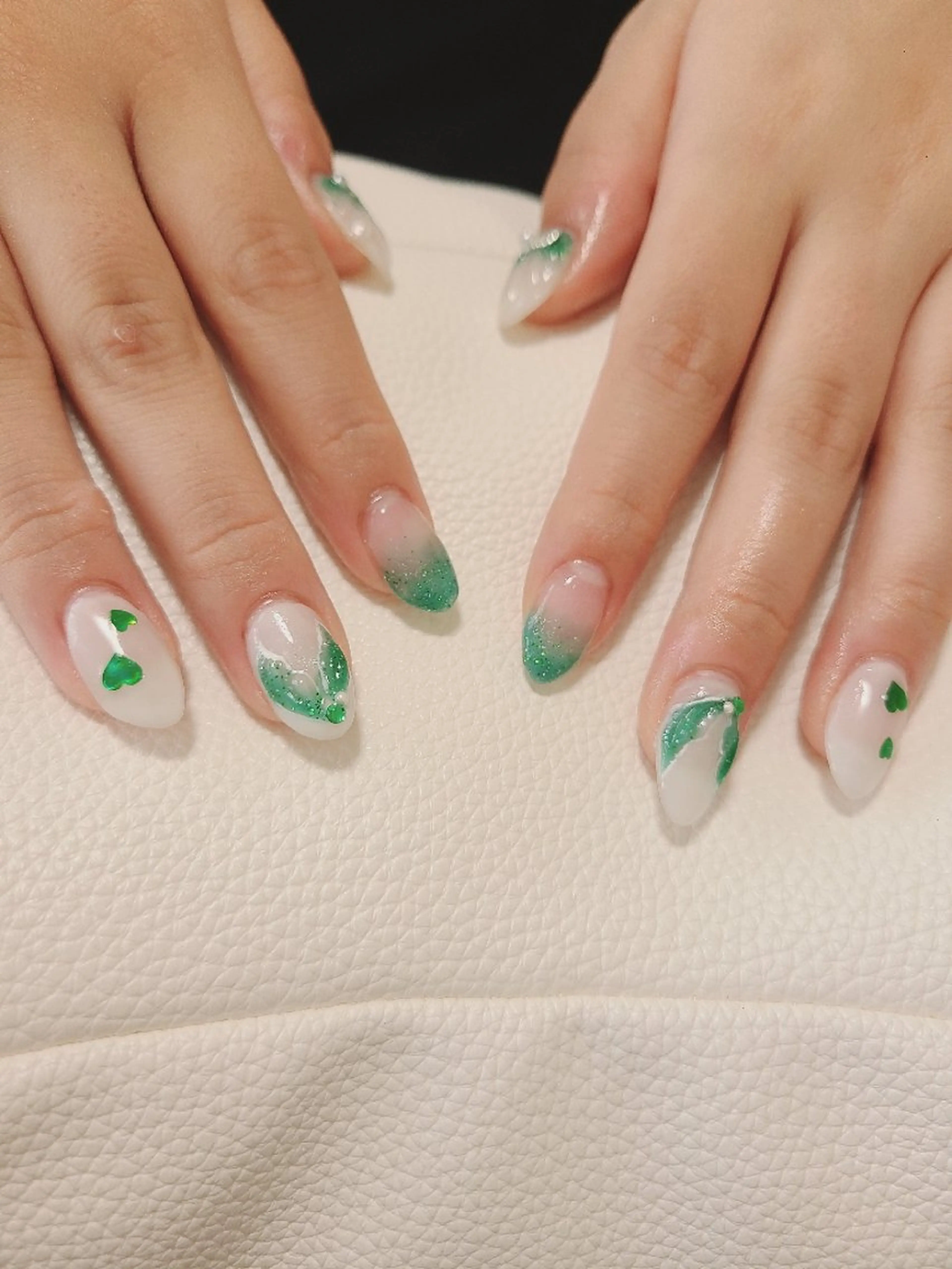 ネイル グラデーション グリーン ハート ホログラムネイル キラキラネイル Nailroom3  古屋明美のネイルデザイン