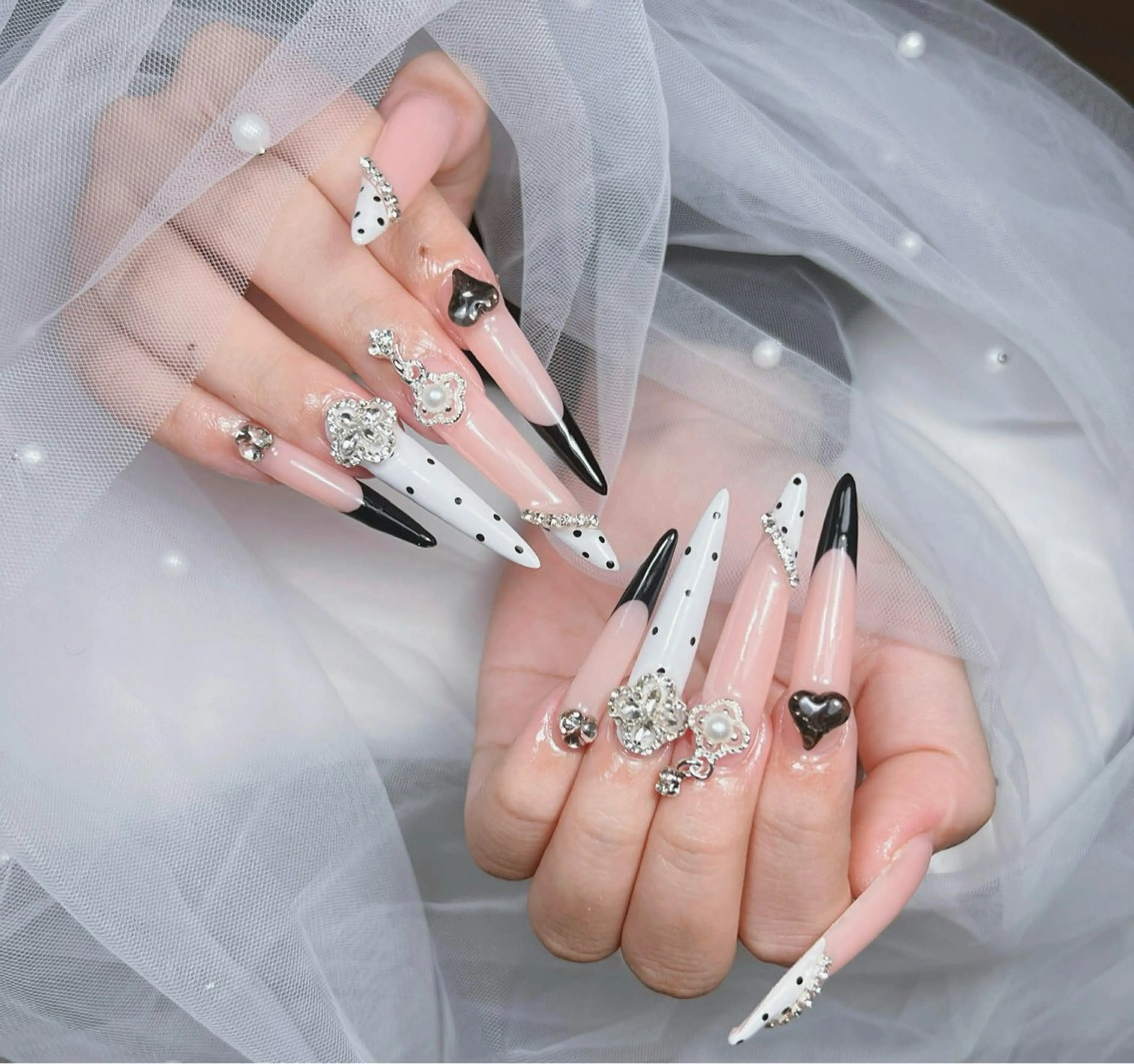 ネイル アートネイル オーロラネイル チークネイル 長さ出し フットネイル Miya _nailのネイルデザイン