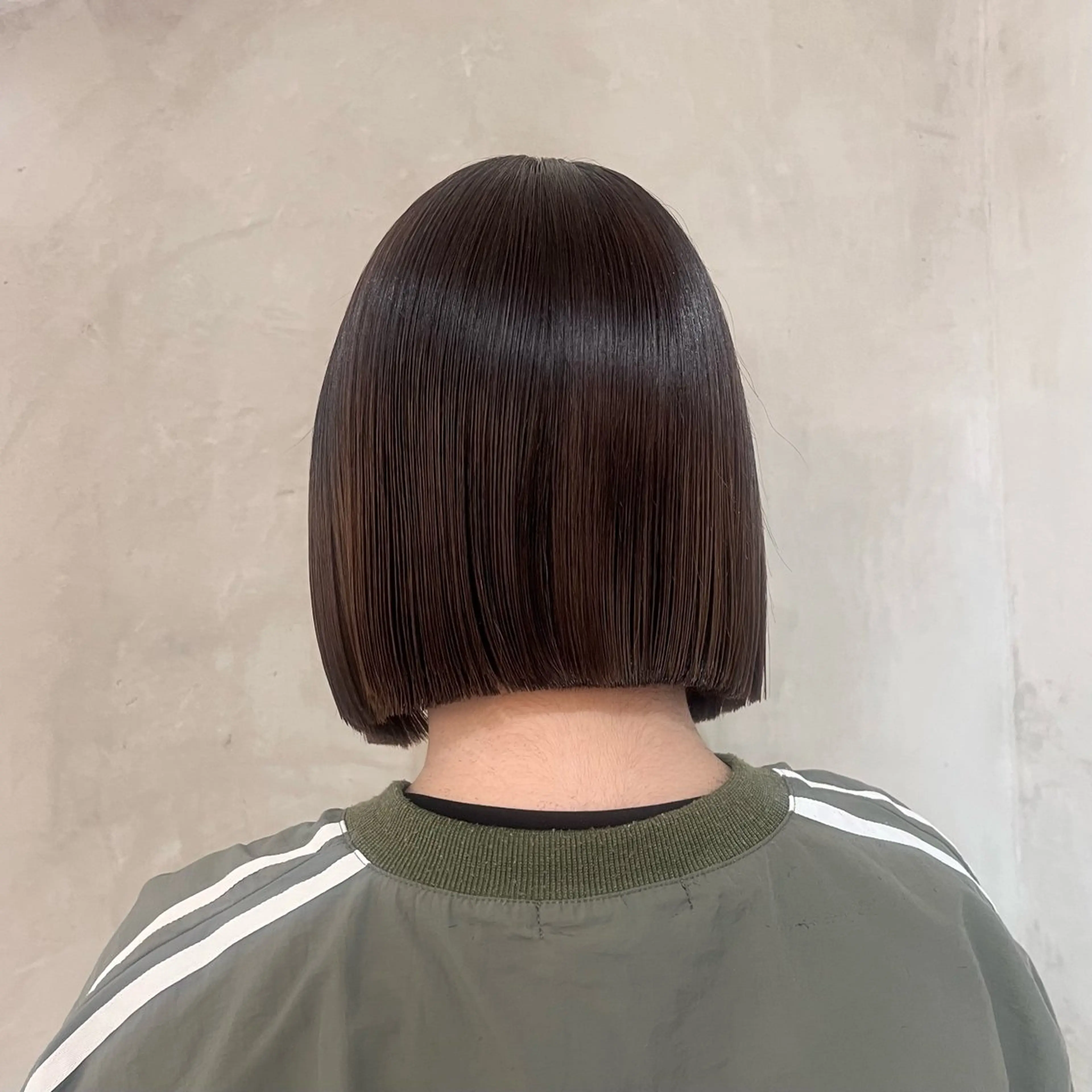 ミディアム 切りっぱなしボブ ボブ カット トリートメント 切りっぱなしボブ/ 艶カラー/綾莉のヘアスタイル