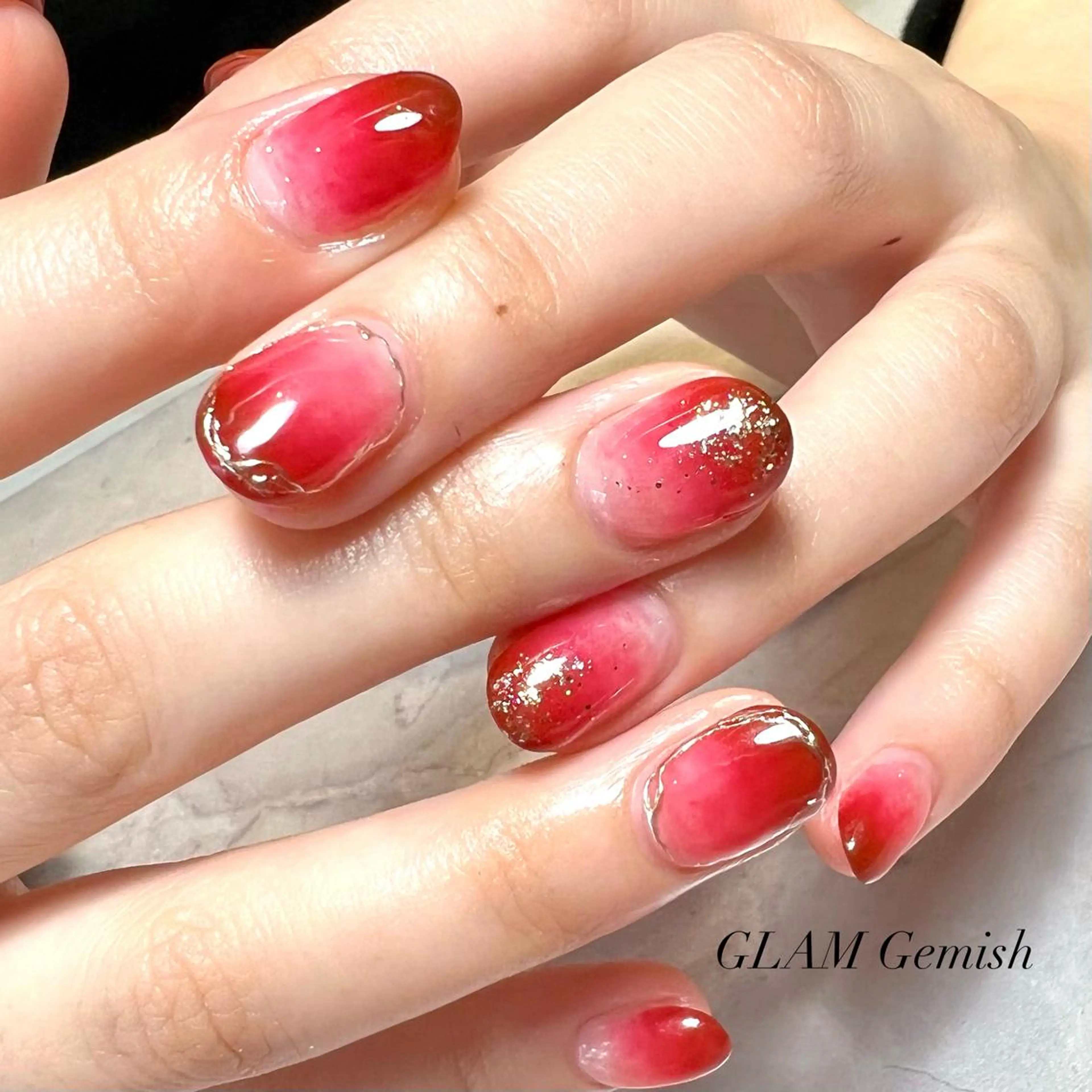ネイル アートネイル グラデーション ミラーネイル 赤色 藤崎 恵梨香のネイルデザイン