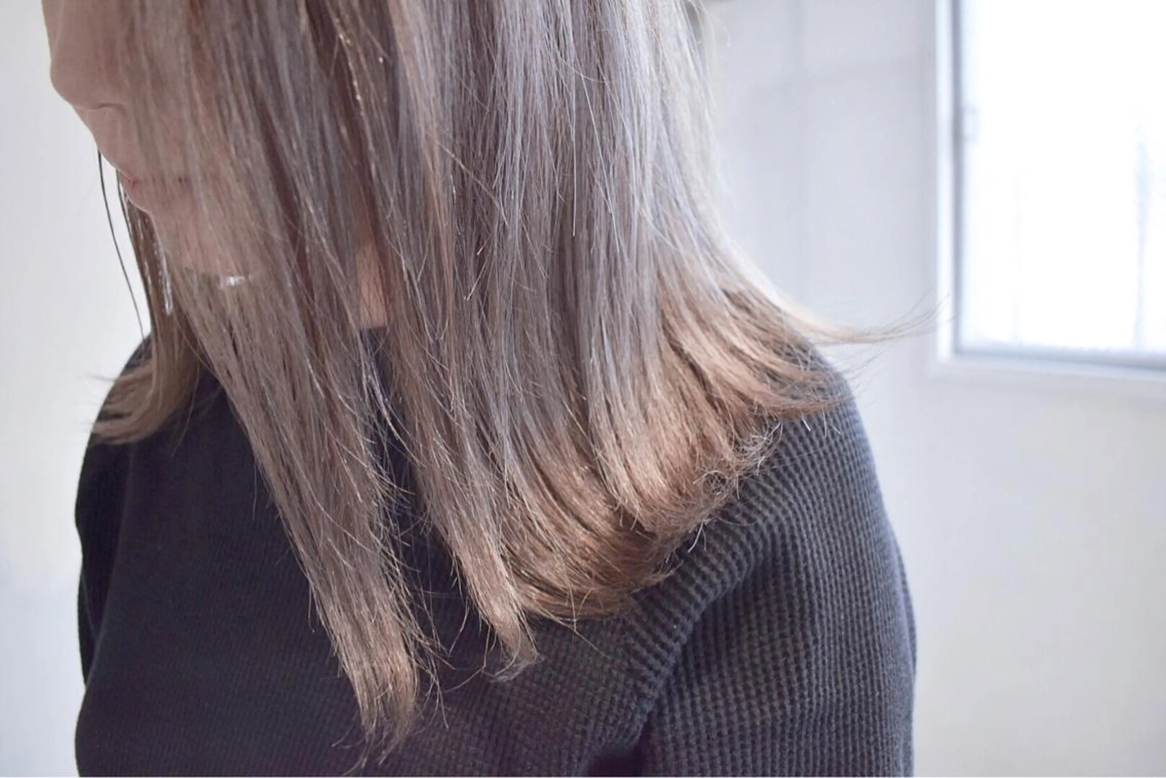 ミディアム カラー ベージュカラー ブリーチ ケアブリーチ ハイライトカラー ミルクティーベージュ ヘアカラー てんま さやかのヘアスタイル