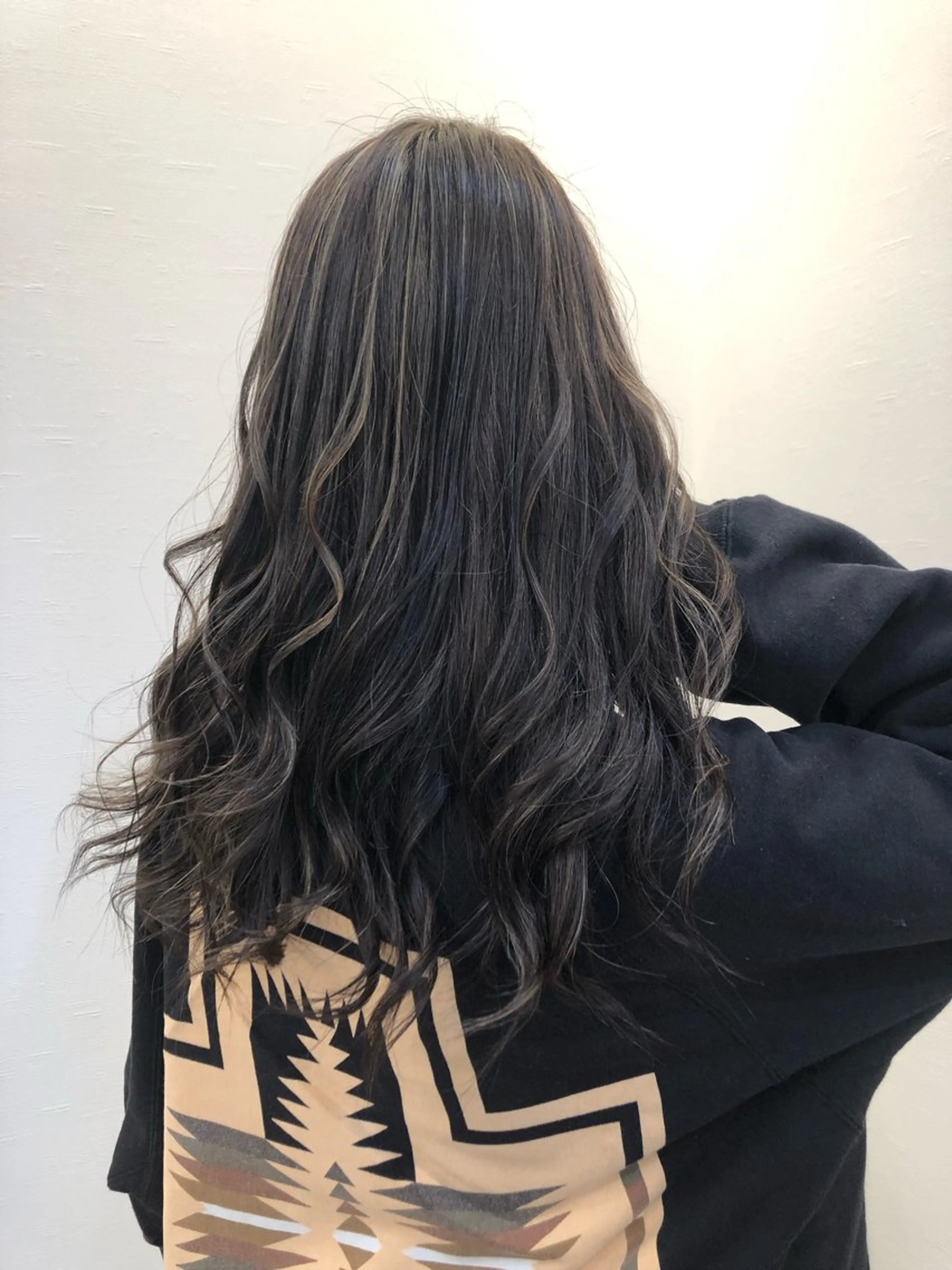 カラー ツノガイ エリのヘアスタイル