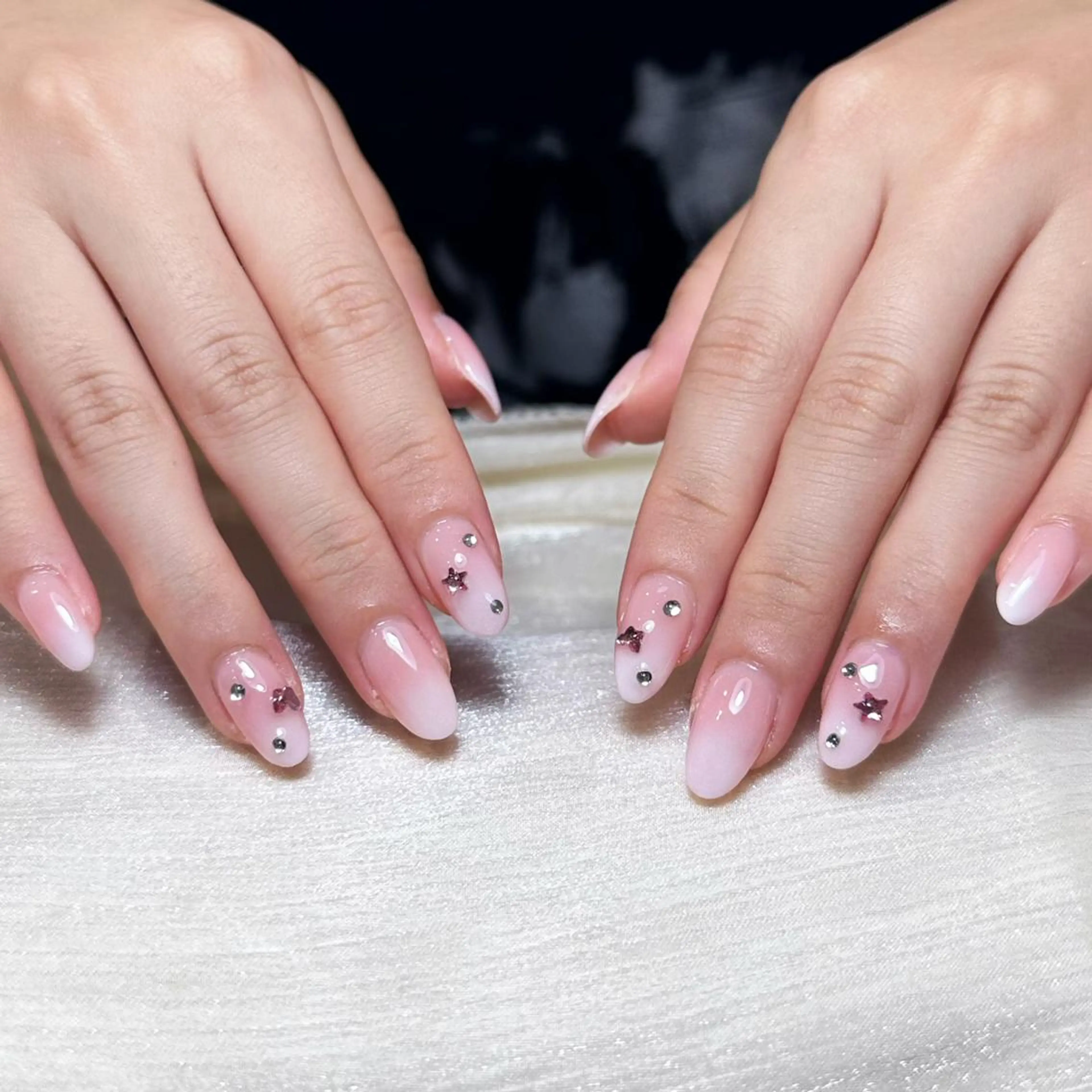 ネイル アートネイル オーロラネイル ガーリー キラキラネイル 韓国ネイル Leah 💅のネイルデザイン