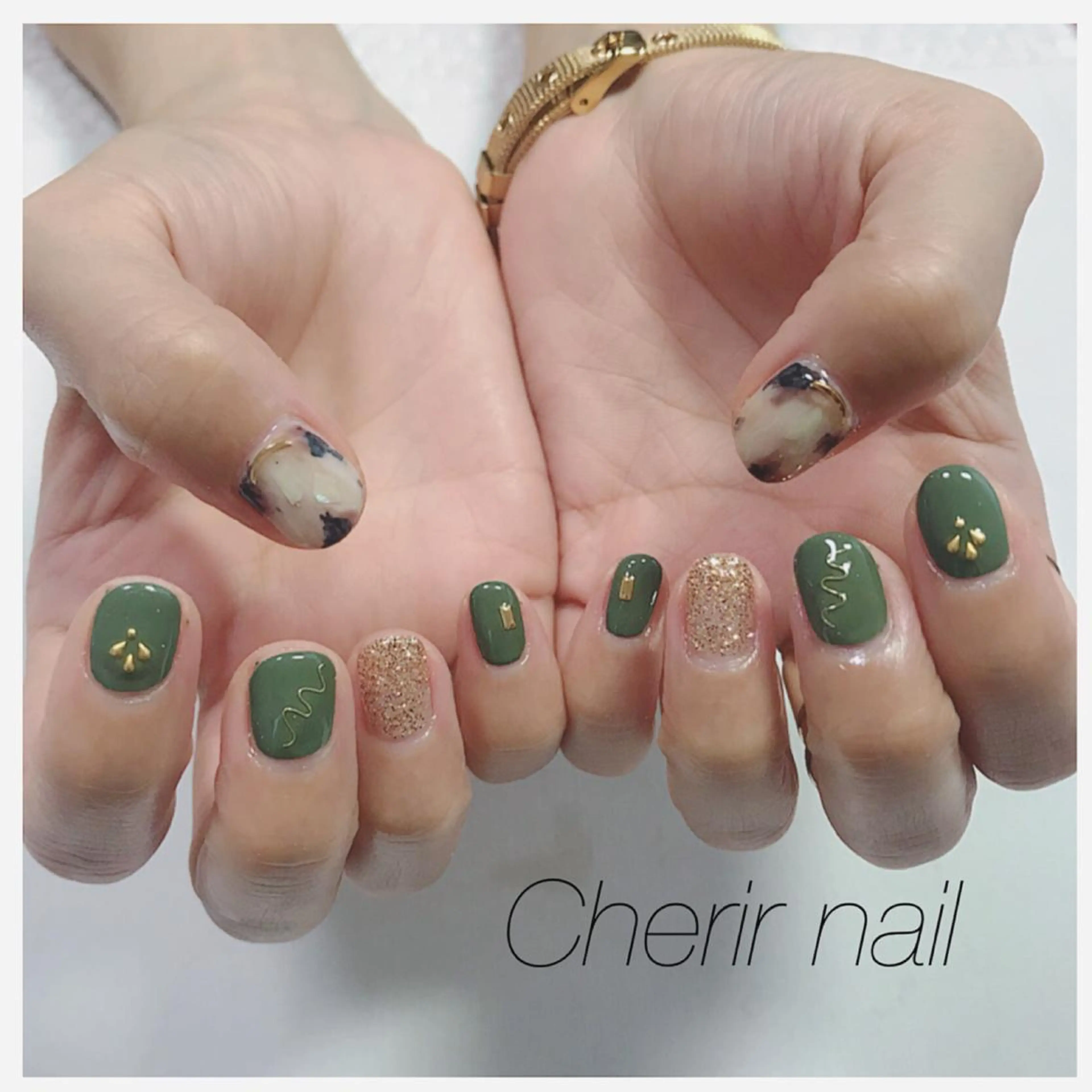 ネイル アートネイル べっ甲ネイル カジュアル グリーン ラメ(グリッター) Cherirnail kaoriのネイルデザイン