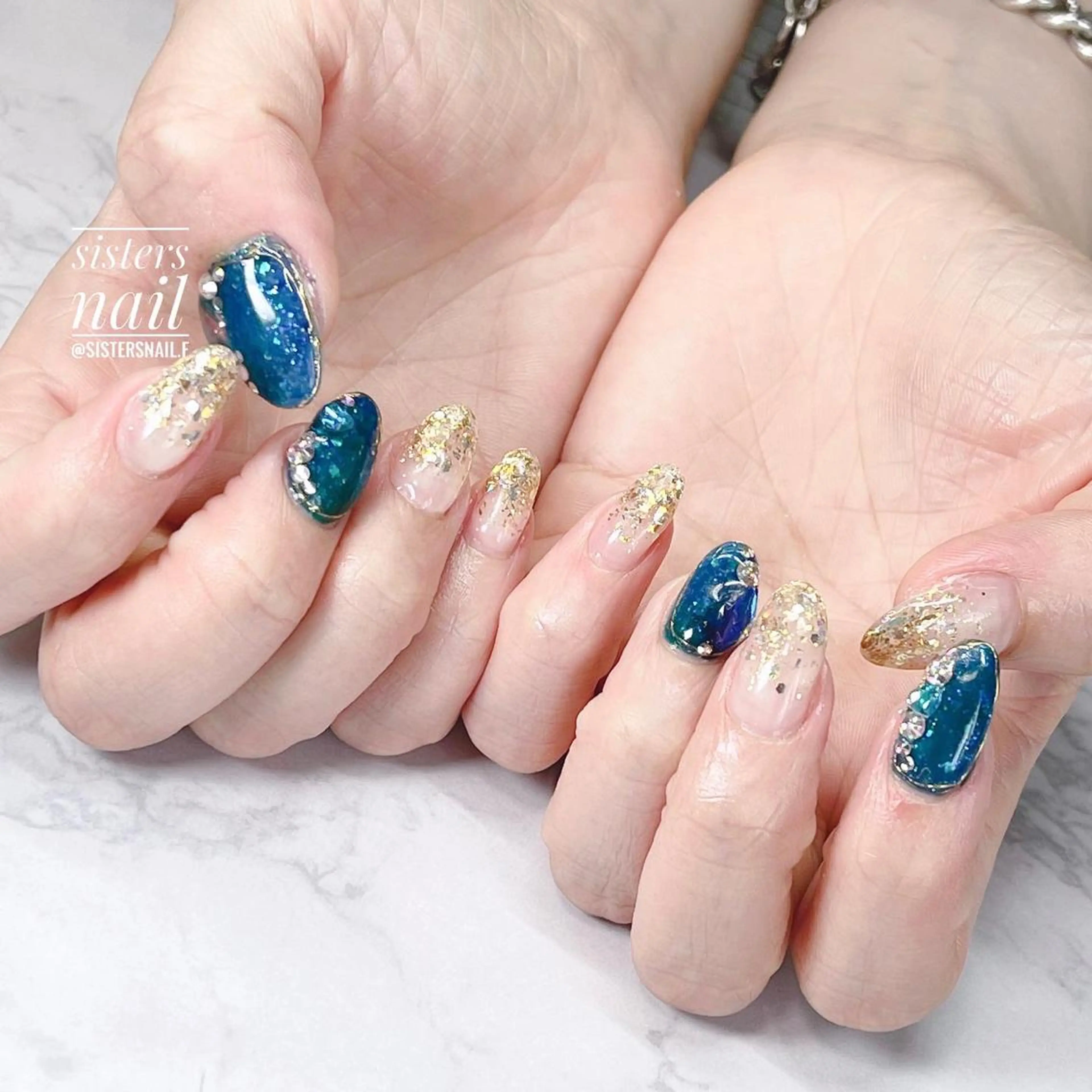 ネイル アートネイル ブルー グラデーション キラキラネイル ラメ(グリッター) sisters nail.fのネイルデザイン