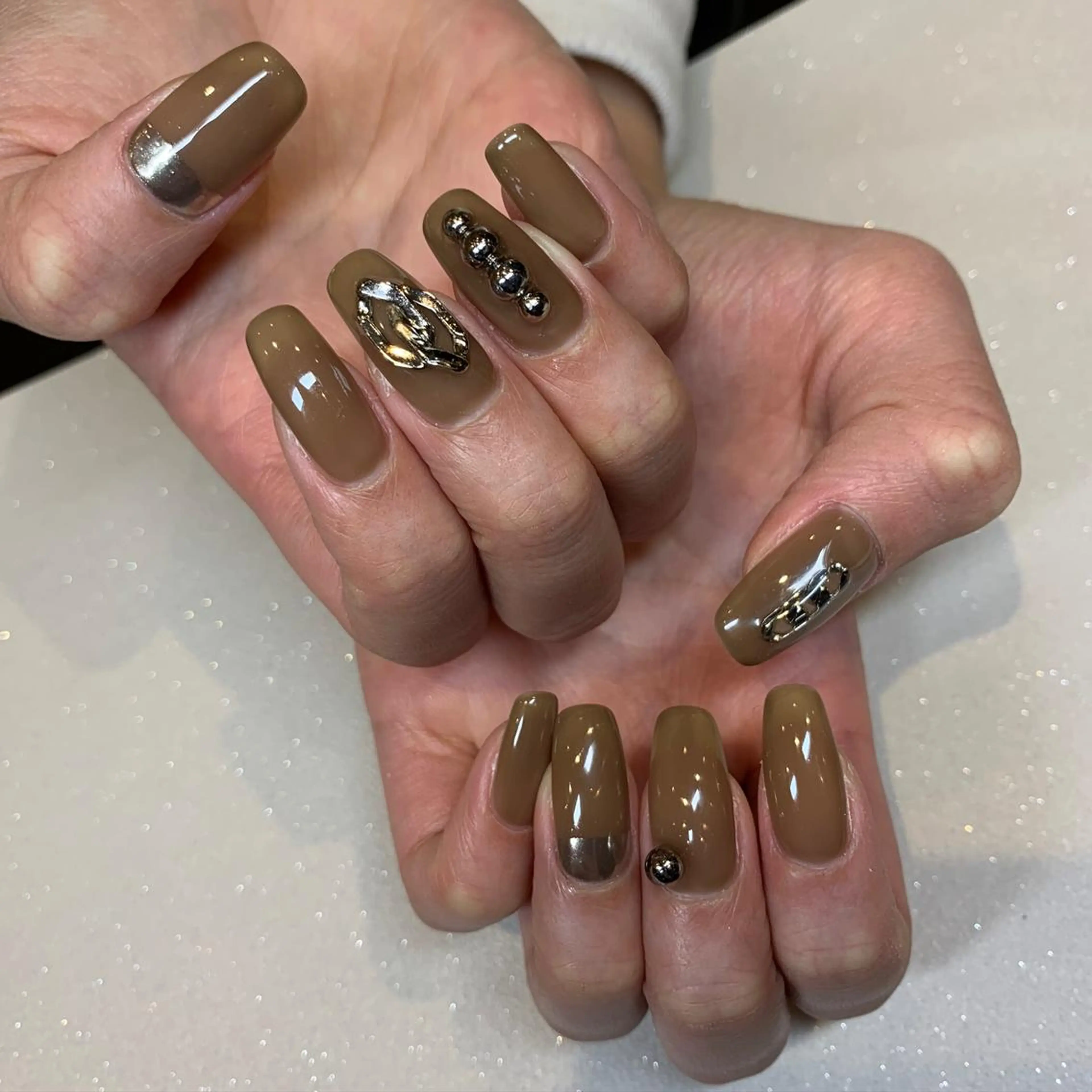 ネイル repos~ルポ~所属・里見 麗のネイルデザイン