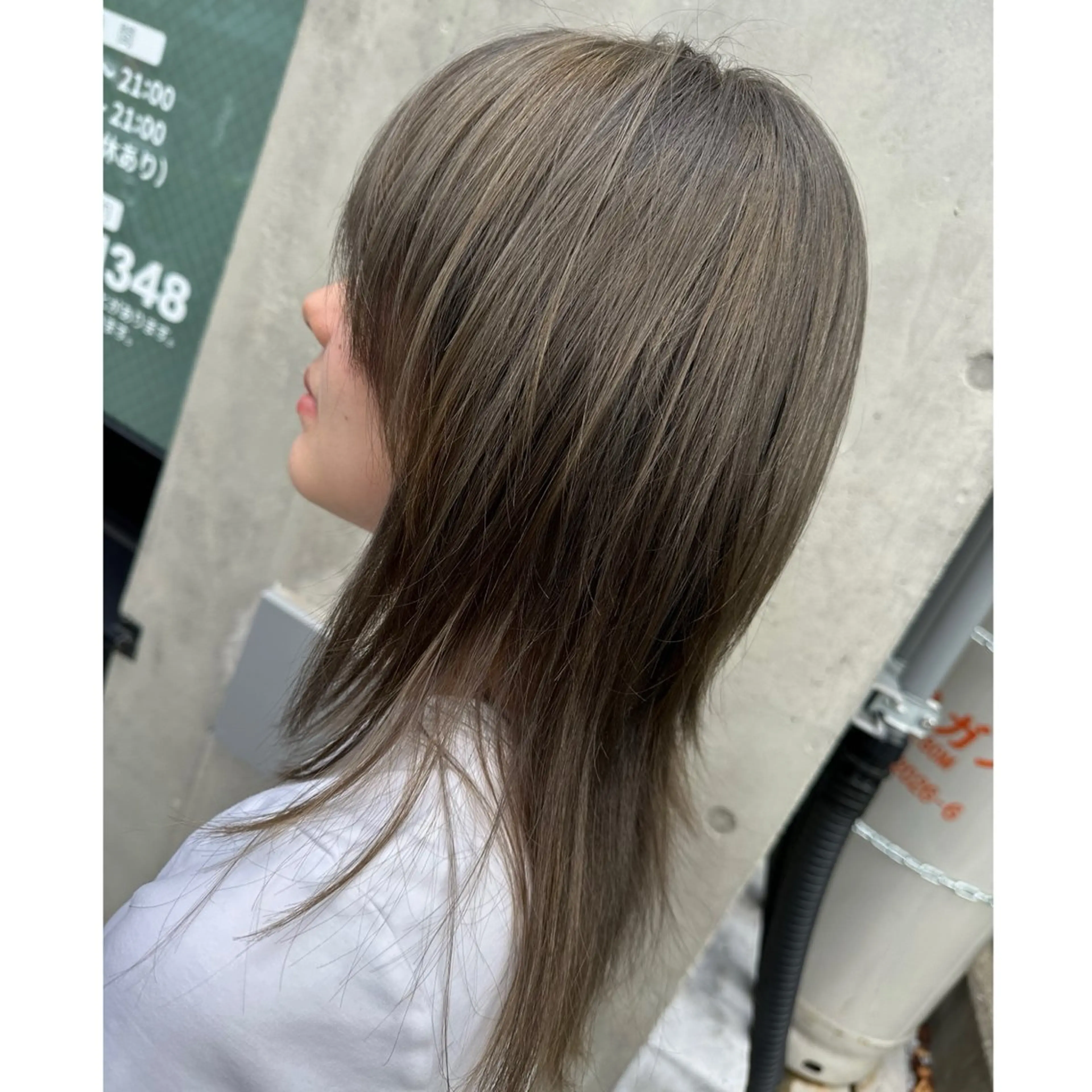 セミロング カラー ヘアカラー 三原 友美のヘアスタイル