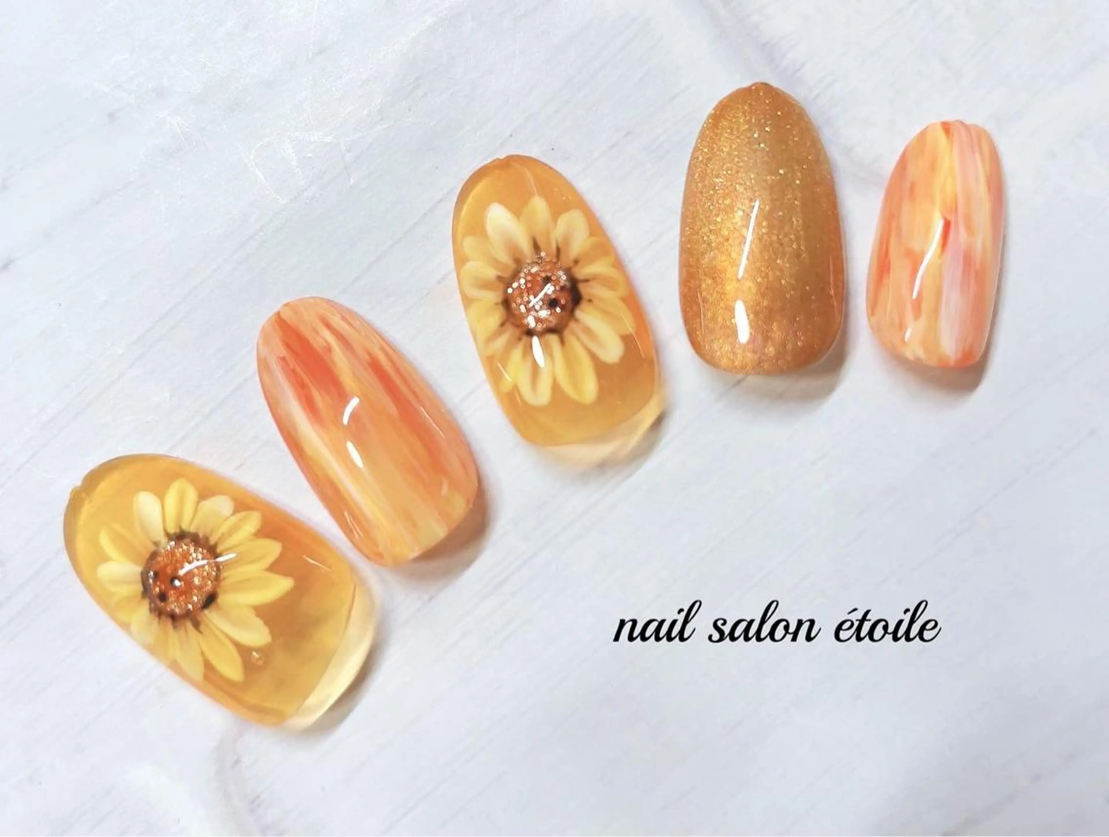 ネイル フラワーネイル ジェルネイル マグネットネイル オレンジ 夏ネイル ハンドネイル nail salon étoileのネイルデザイン