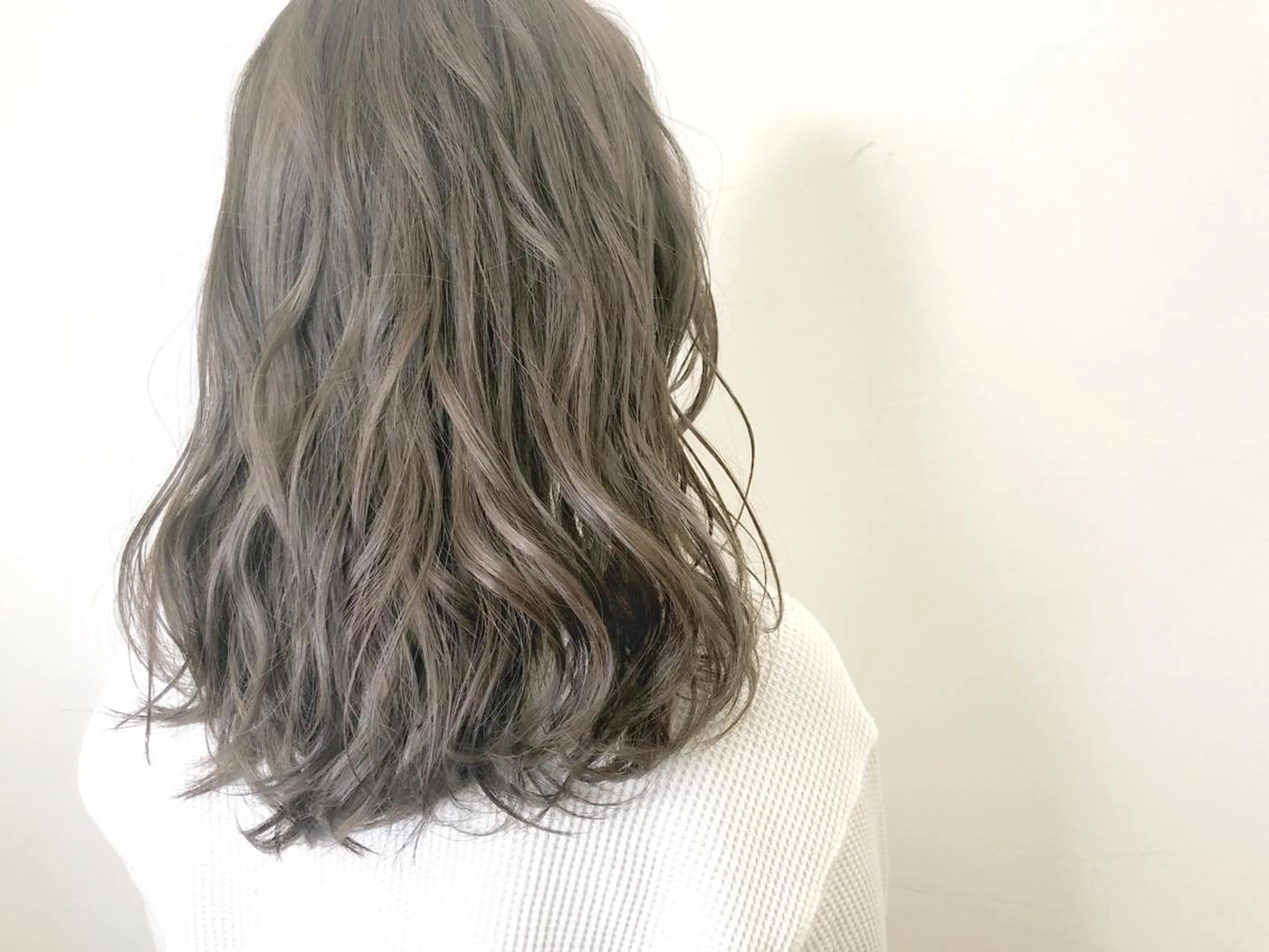 ミディアム カラー ベージュカラー ハイライトカラー ハイライト メンズ レイヤー ウルフ 弓木啓輔のヘアスタイル