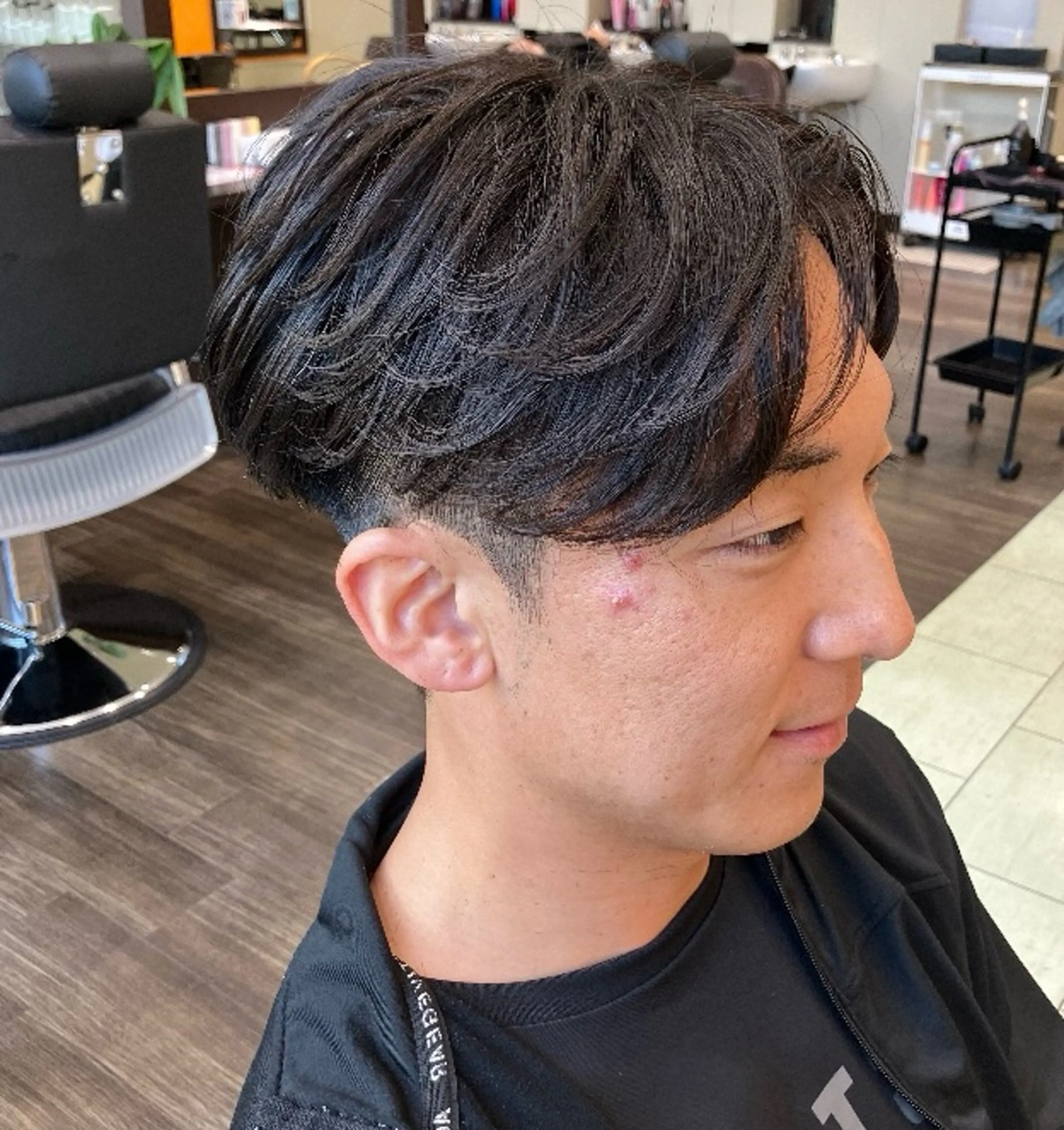 メンズ センターパート 吉田 健吏のヘアスタイル