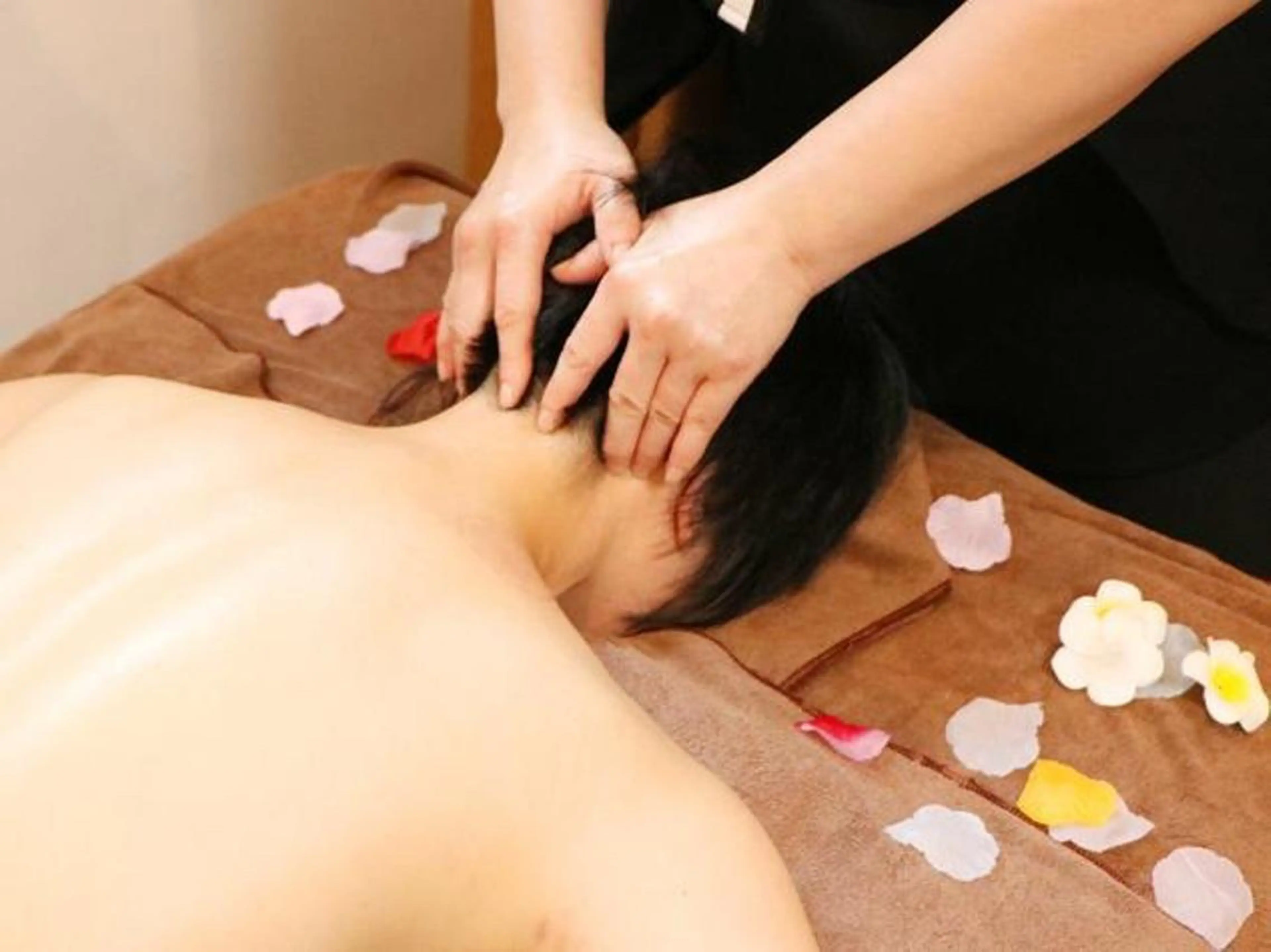 ベッド、首、肩、肩甲周リンパオイルの写真